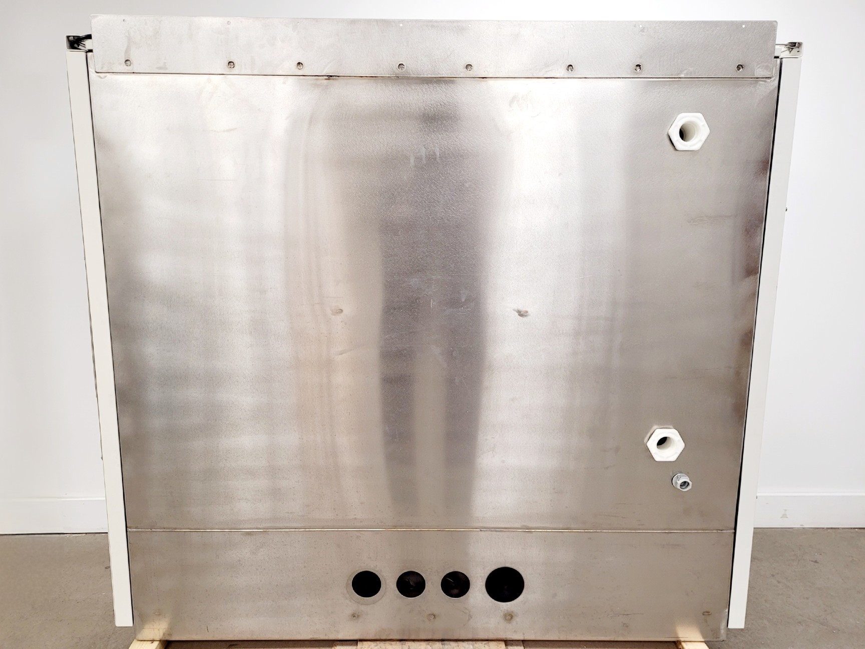 Image of Baker Company SG503HE-BC-INT SterilGARD Class II Biosafety Cabinet