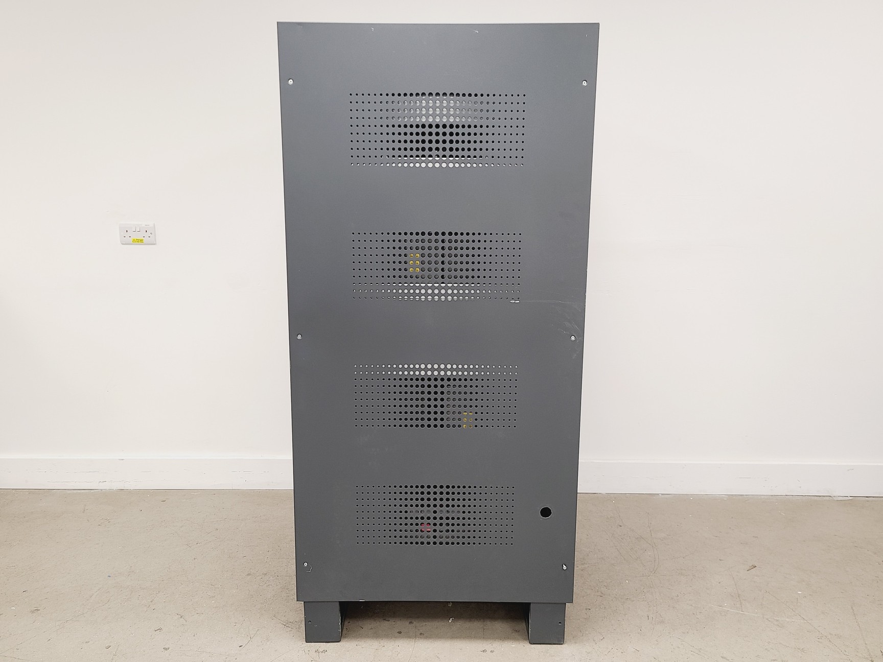 Image of Borri B9000FXS Uninterruptible Power Supply w/ Extension Module