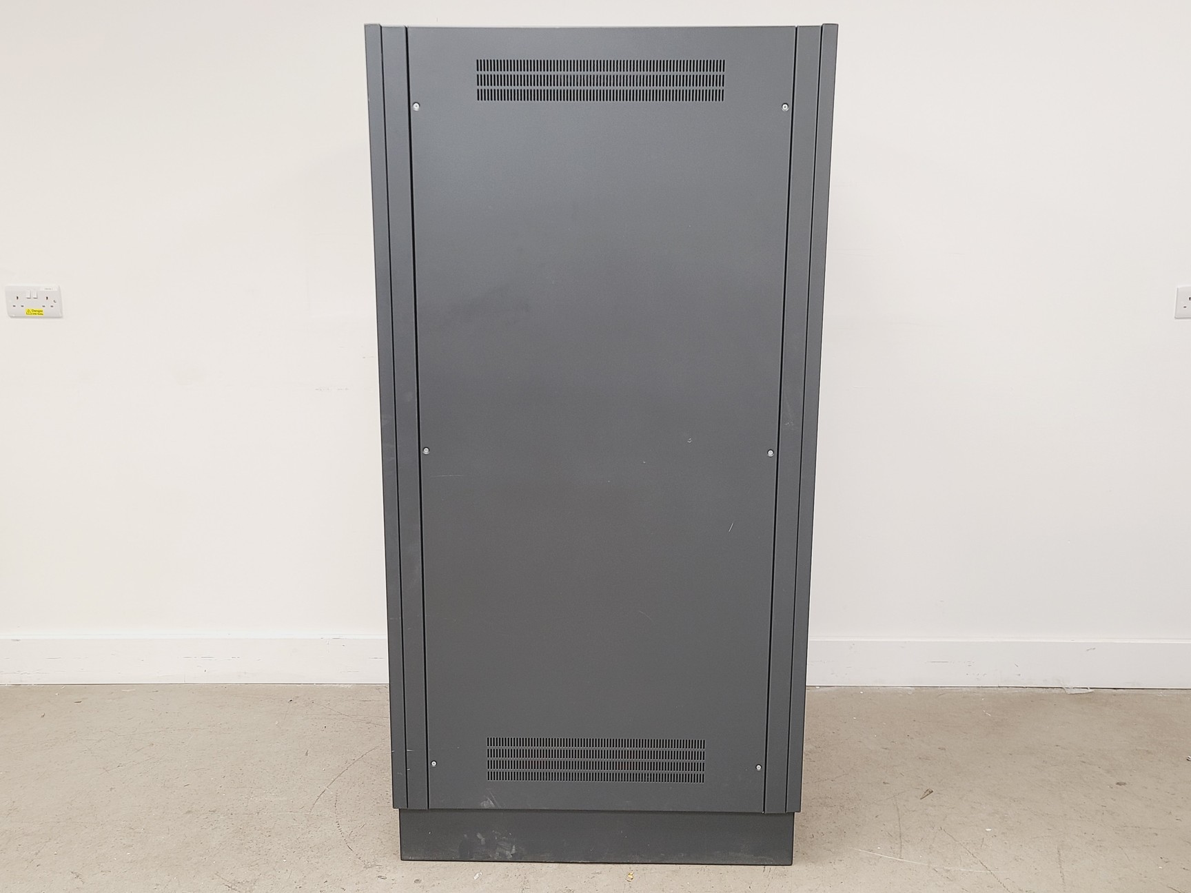 Image of Borri B9000FXS Uninterruptible Power Supply w/ Extension Module
