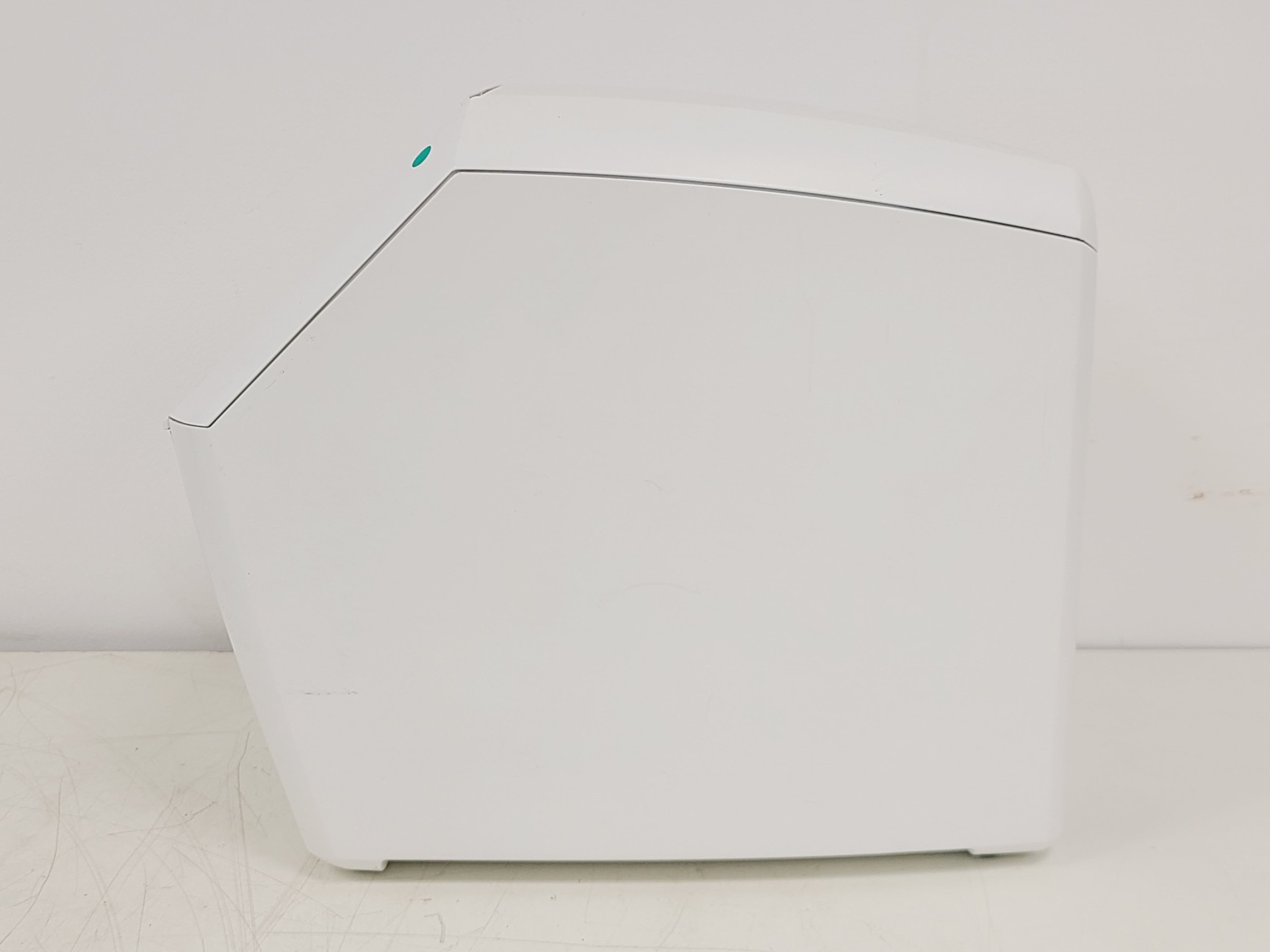 Image of Unchained Labs Little Lunatic UV/Vis Spectrophotometer Lab