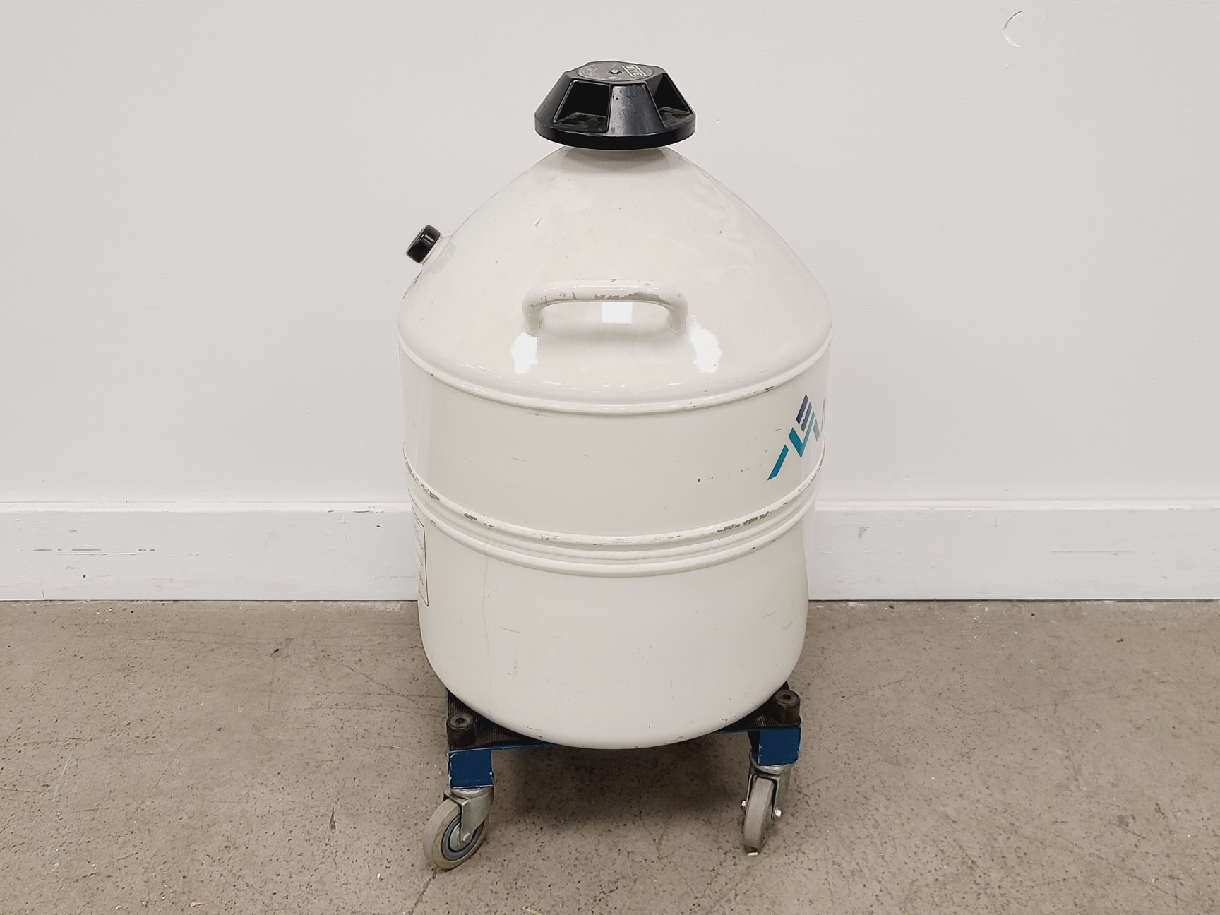 Image of MVE Lab 30 Cryogenic Liquid Nitrogen Dewar w/ Trolley Base