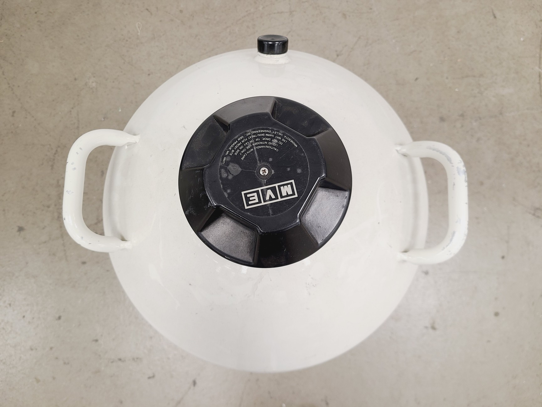Image of MVE Lab 30 Cryogenic Liquid Nitrogen Dewar w/ Trolley Base