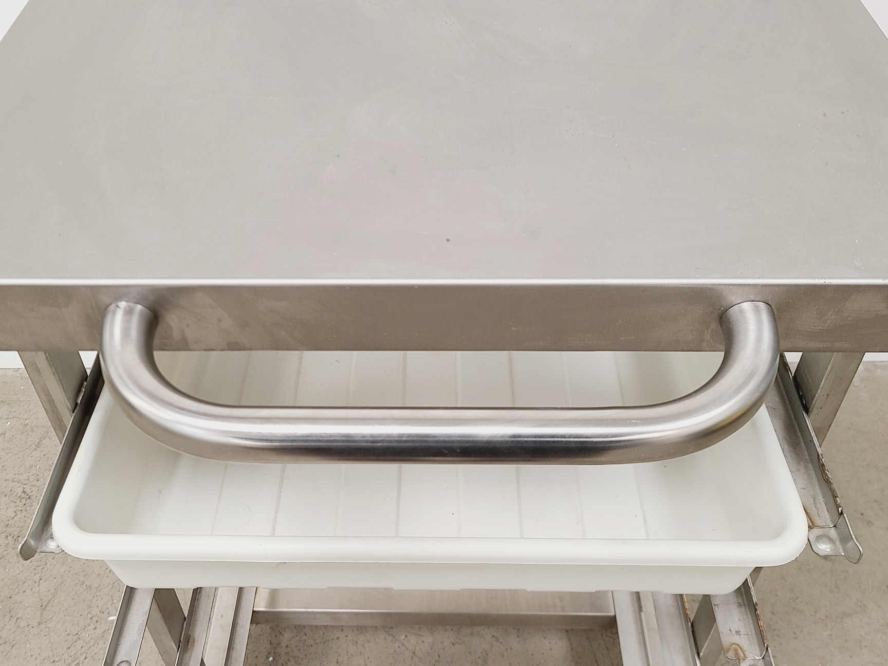 Image of Mobile Metal 3-Shelf Utility Cart w/ 1 x Grey Plastic Tray