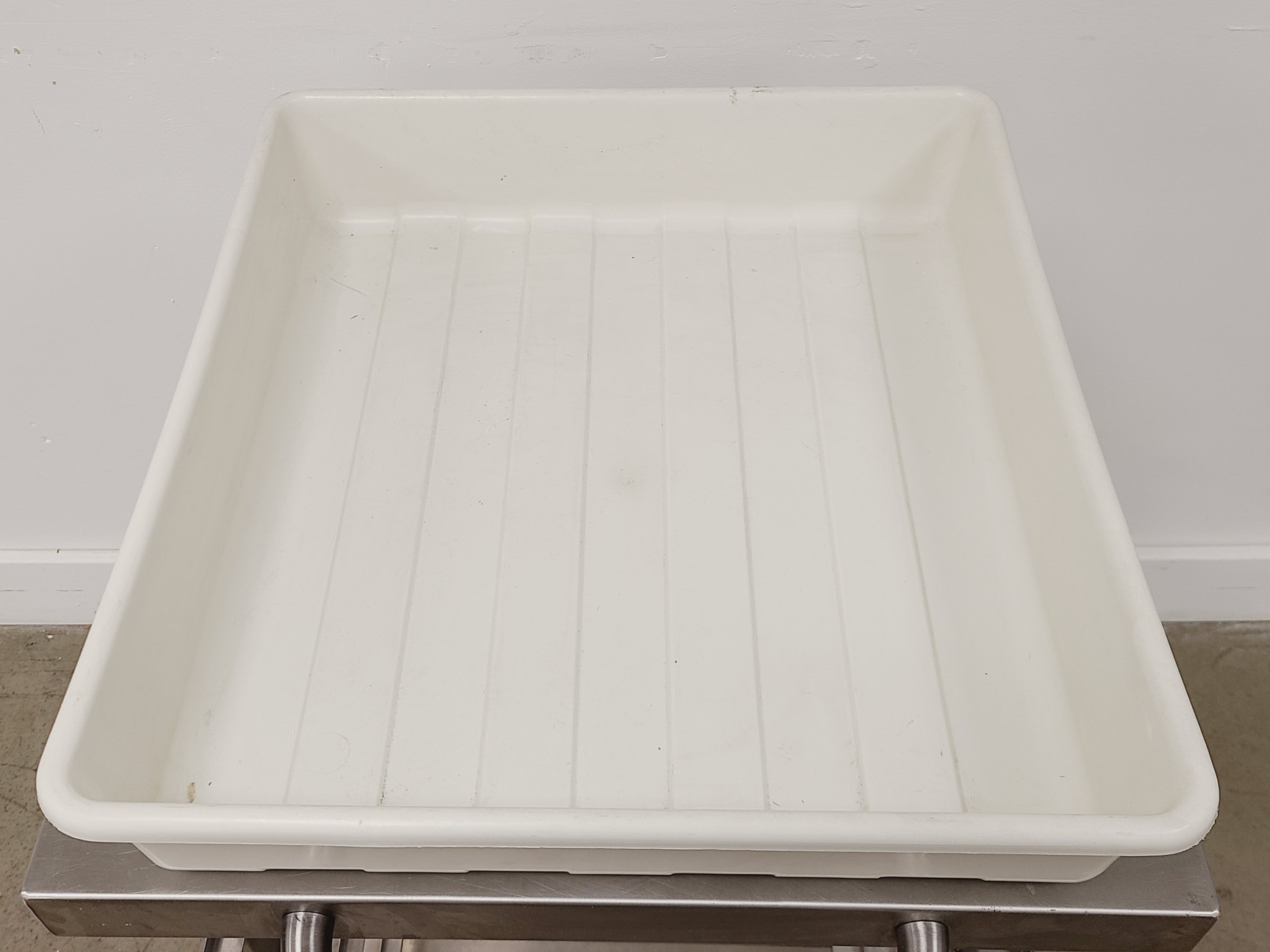 Image of Mobile Metal 3-Shelf Utility Cart w/ 1 x Grey Plastic Tray