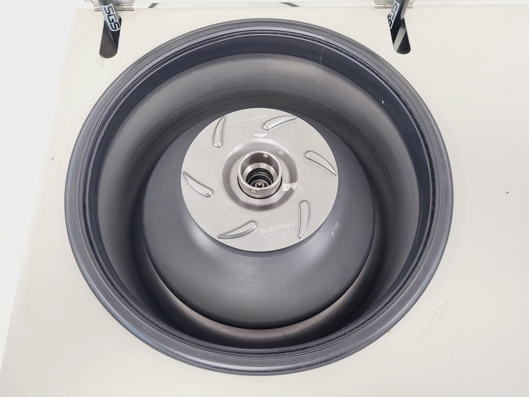 Image of Heraeus Biofuge Primo R Benchtop Centrifuge w/ Heraeus 7758 Fixed Angle Rotor