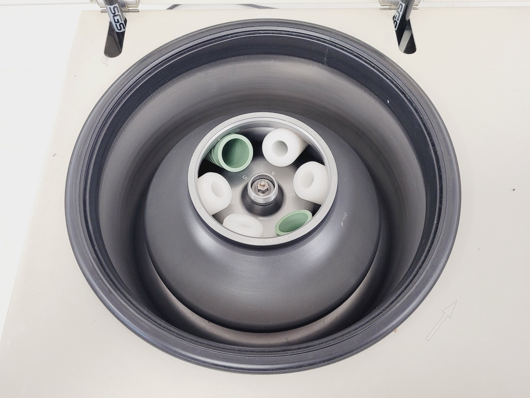 Image of Heraeus Biofuge Primo R Benchtop Centrifuge w/ Heraeus 7758 Fixed Angle Rotor