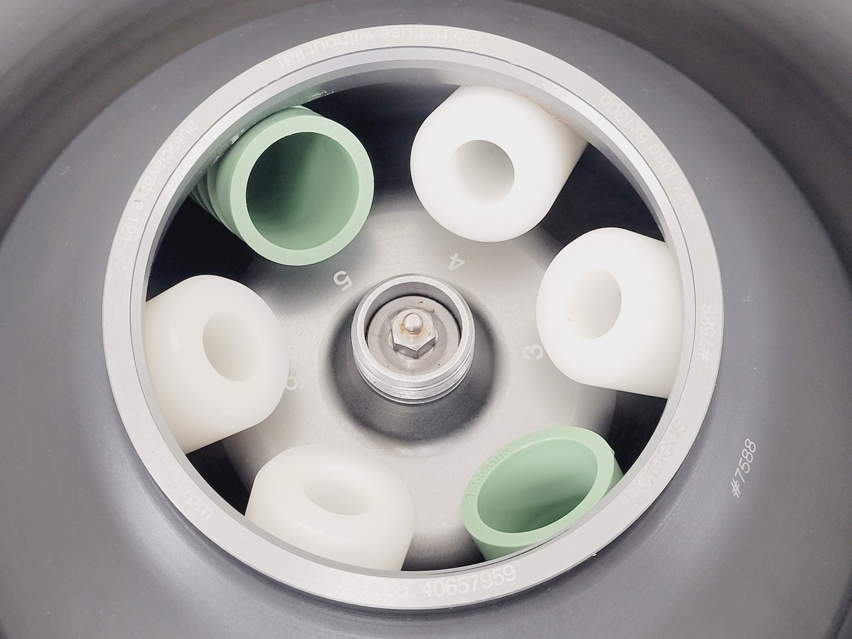 Image of Heraeus Biofuge Primo R Benchtop Centrifuge w/ Heraeus 7758 Fixed Angle Rotor