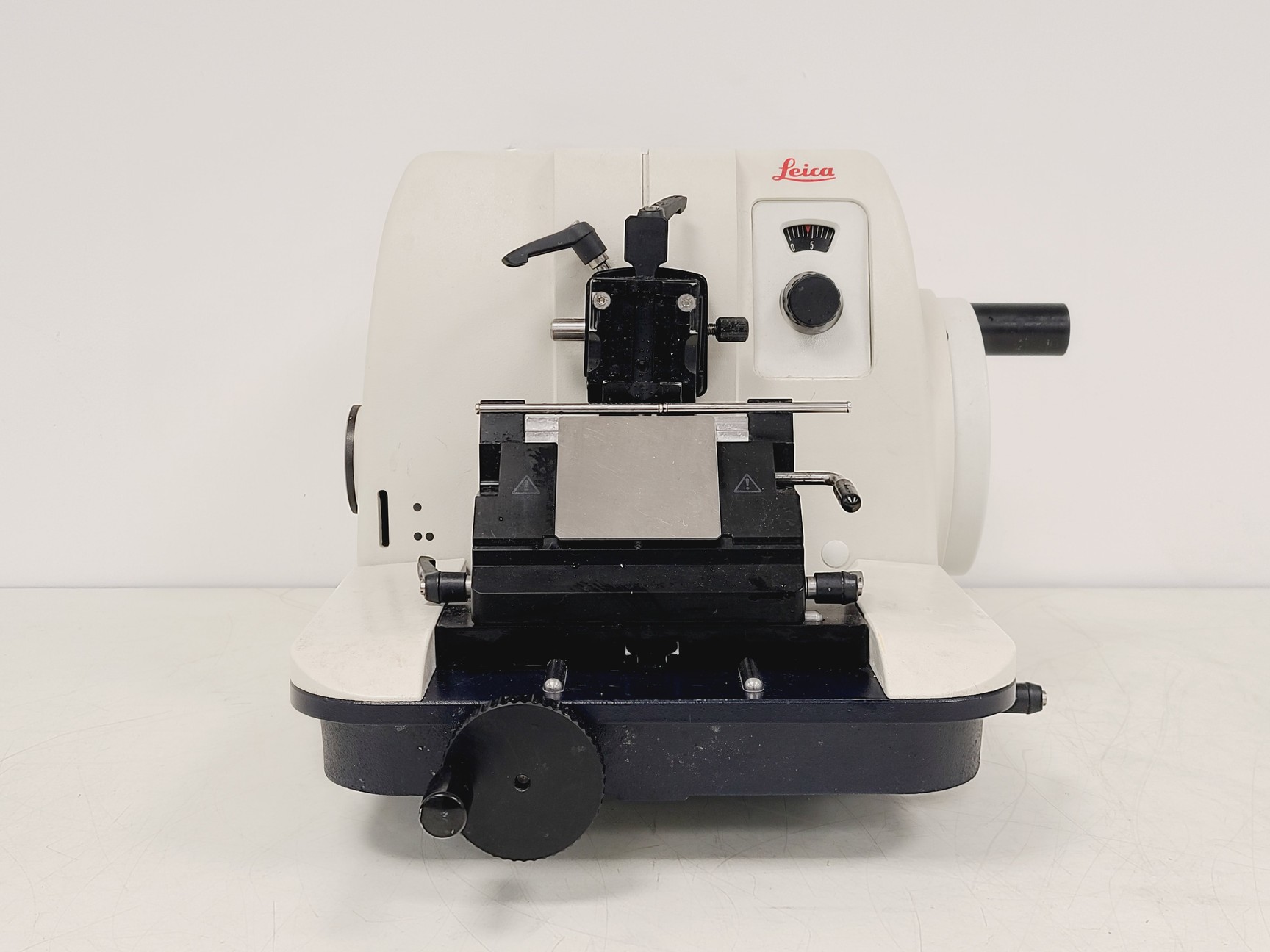 Image of Leica RM 2135 Manual Rotary Microtome