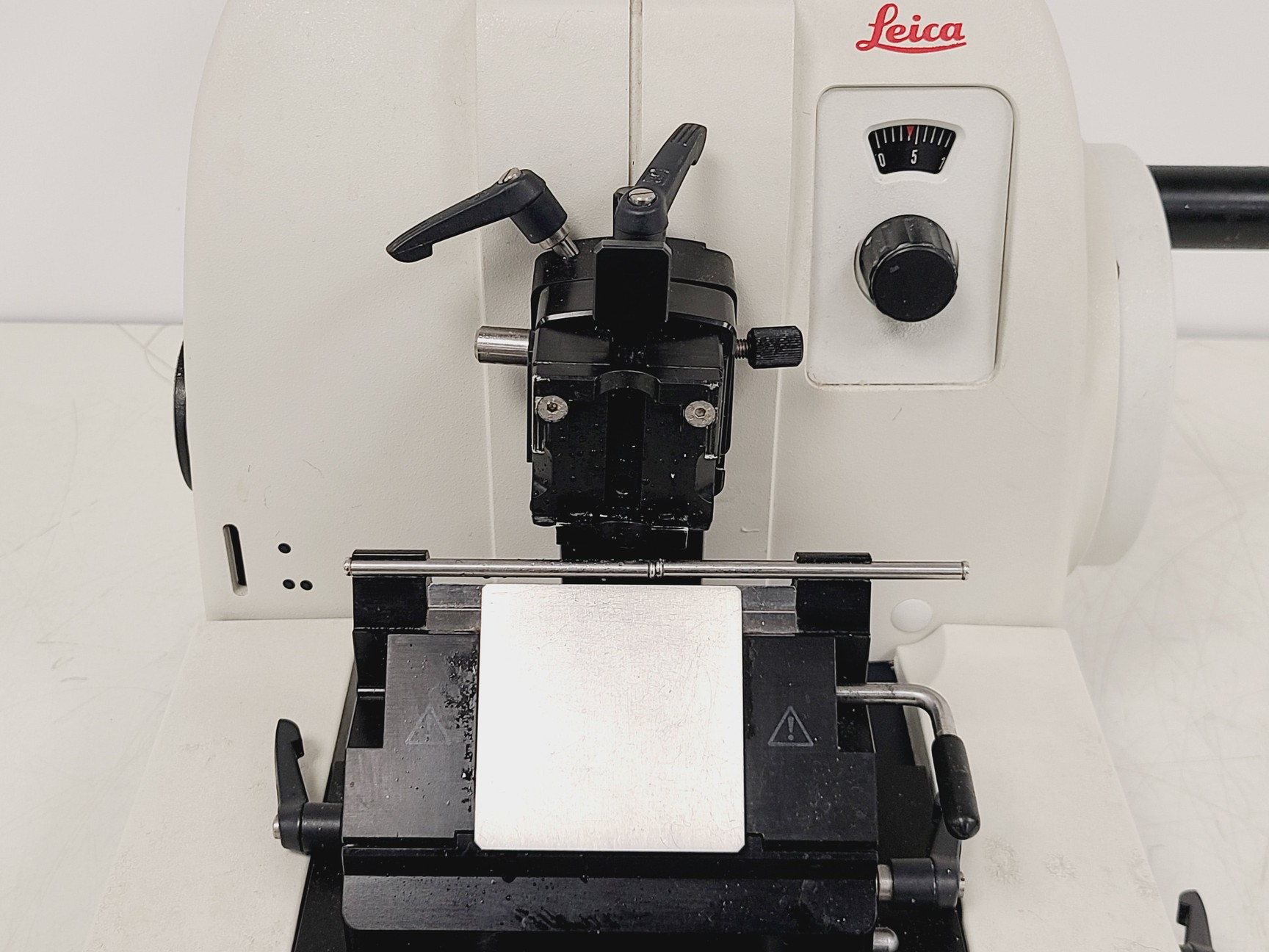 Image of Leica RM 2135 Manual Rotary Microtome