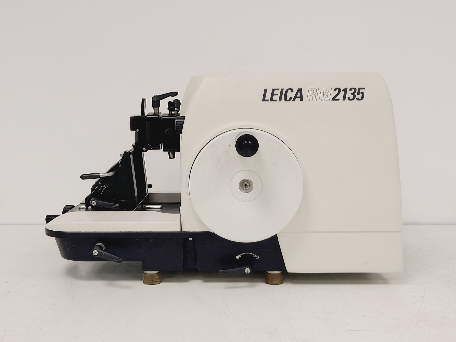 Image of Leica RM 2135 Manual Rotary Microtome