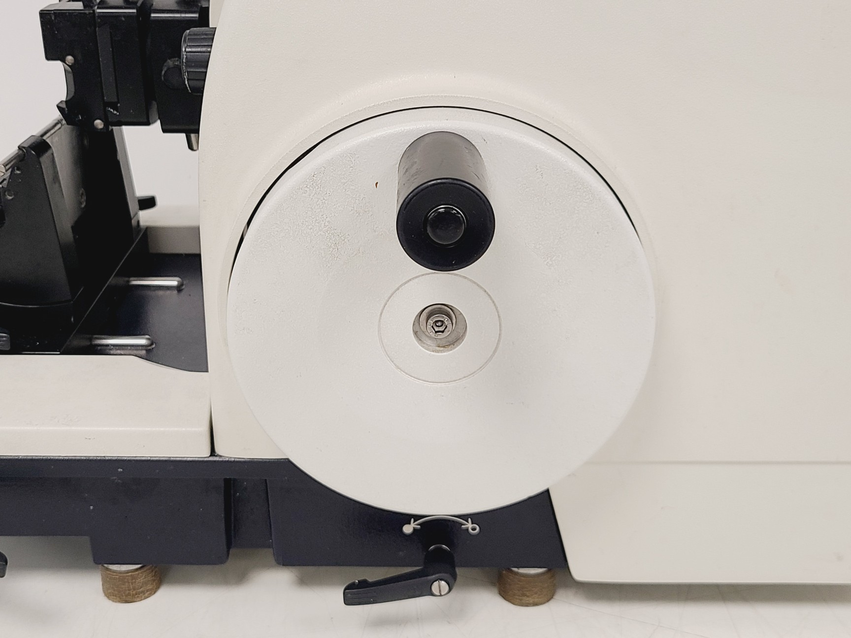 Image of Leica RM 2135 Manual Rotary Microtome