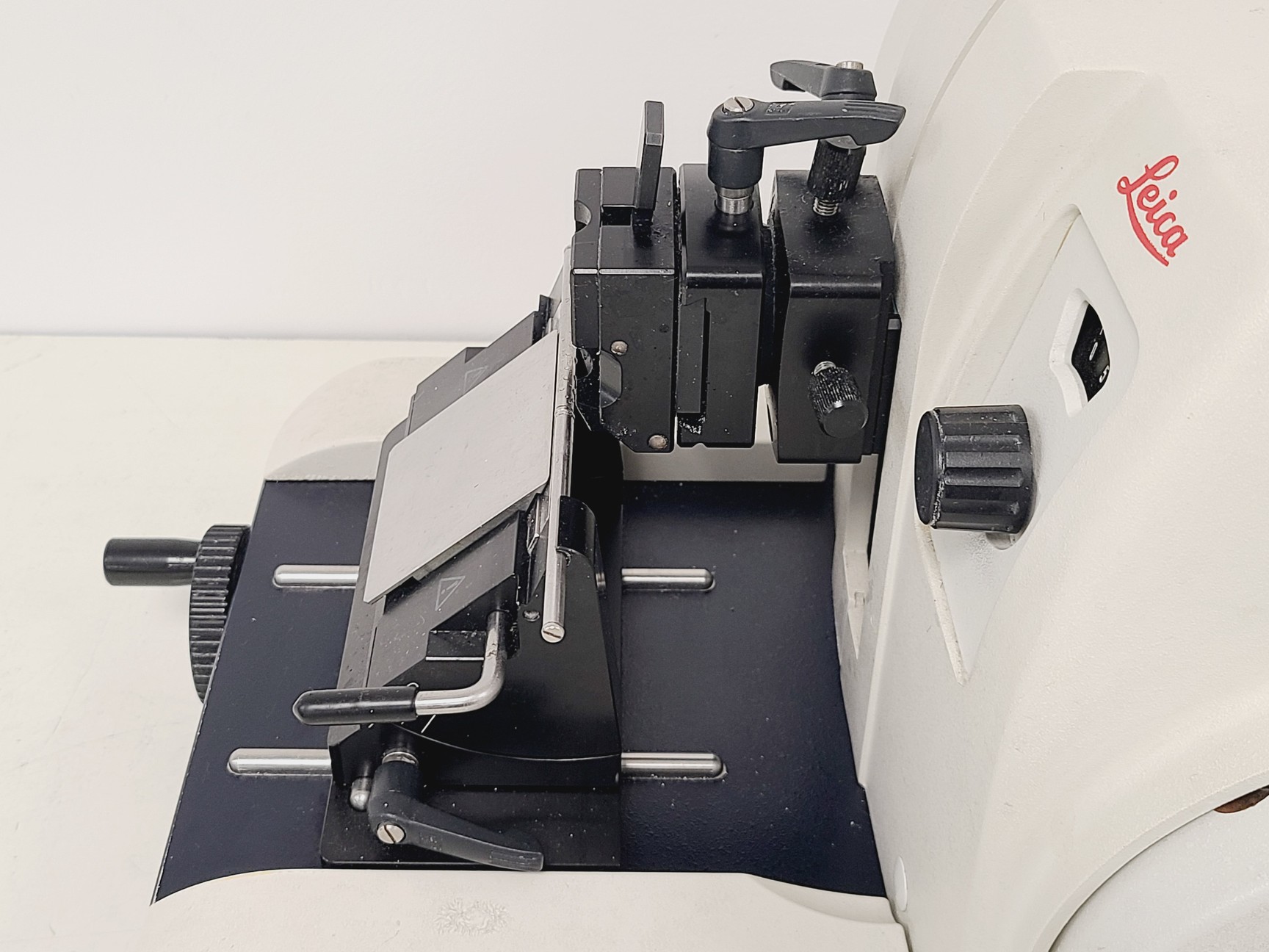 Image of Leica RM 2135 Manual Rotary Microtome