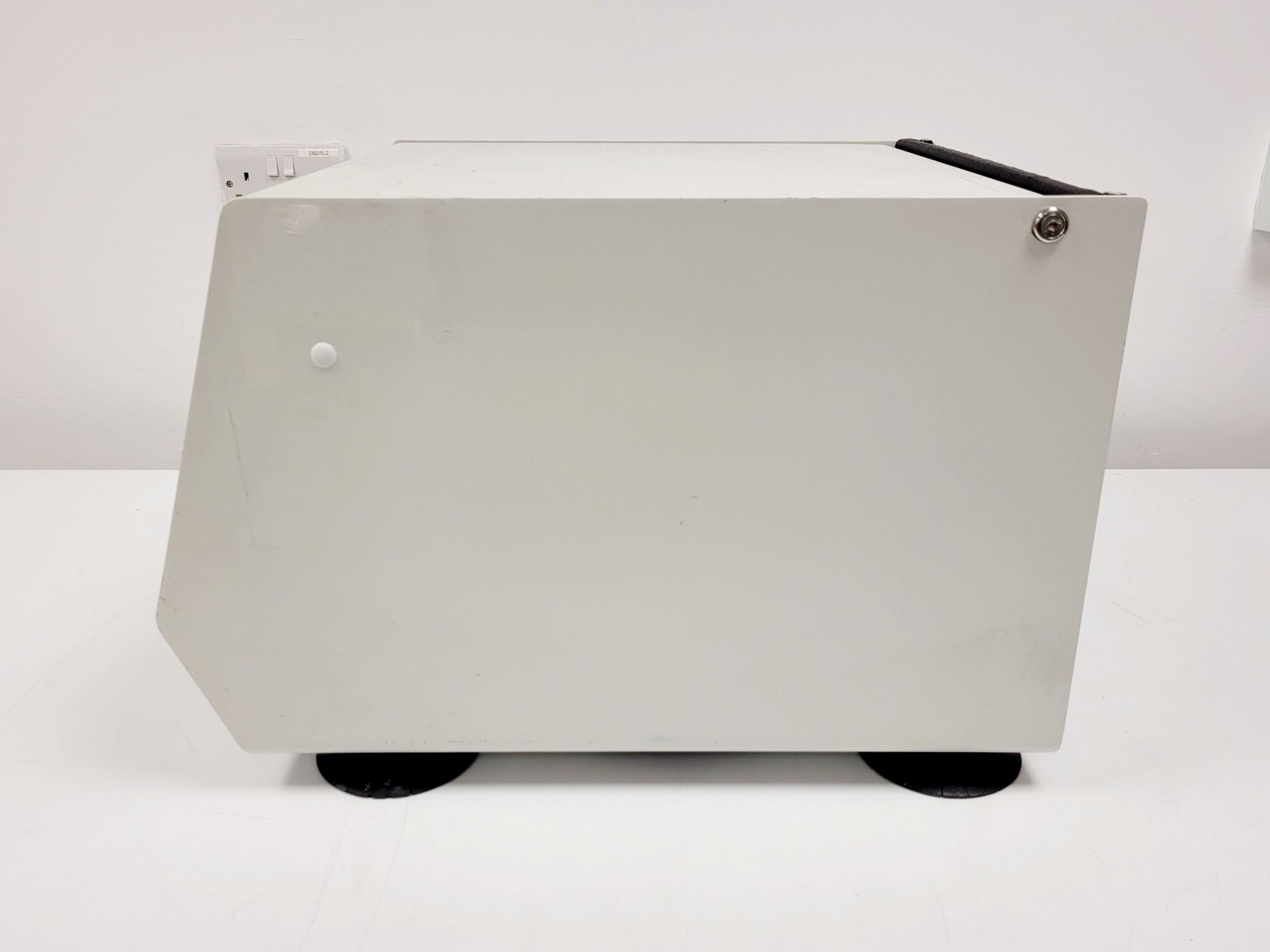 Image of Sigma SciQuip 3-15 Benchtop Centrifuge W/ 11133 Rotor 5500RPM