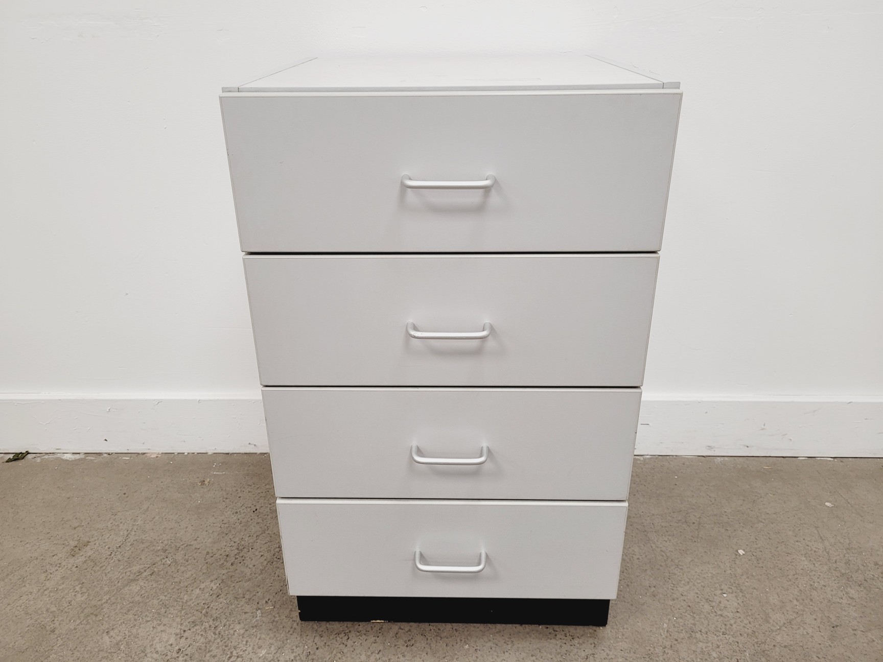 Image of Job lot of 4 x 4-Drawer Underbench Chests of Drawers Lab