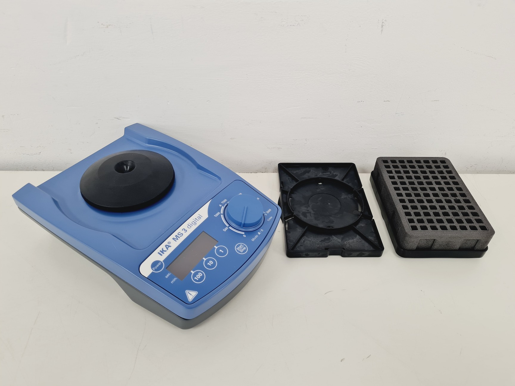Image of Mixed Job Lot of Laboratory Equipment - Edwards, Dionex, Elga, Zeiss