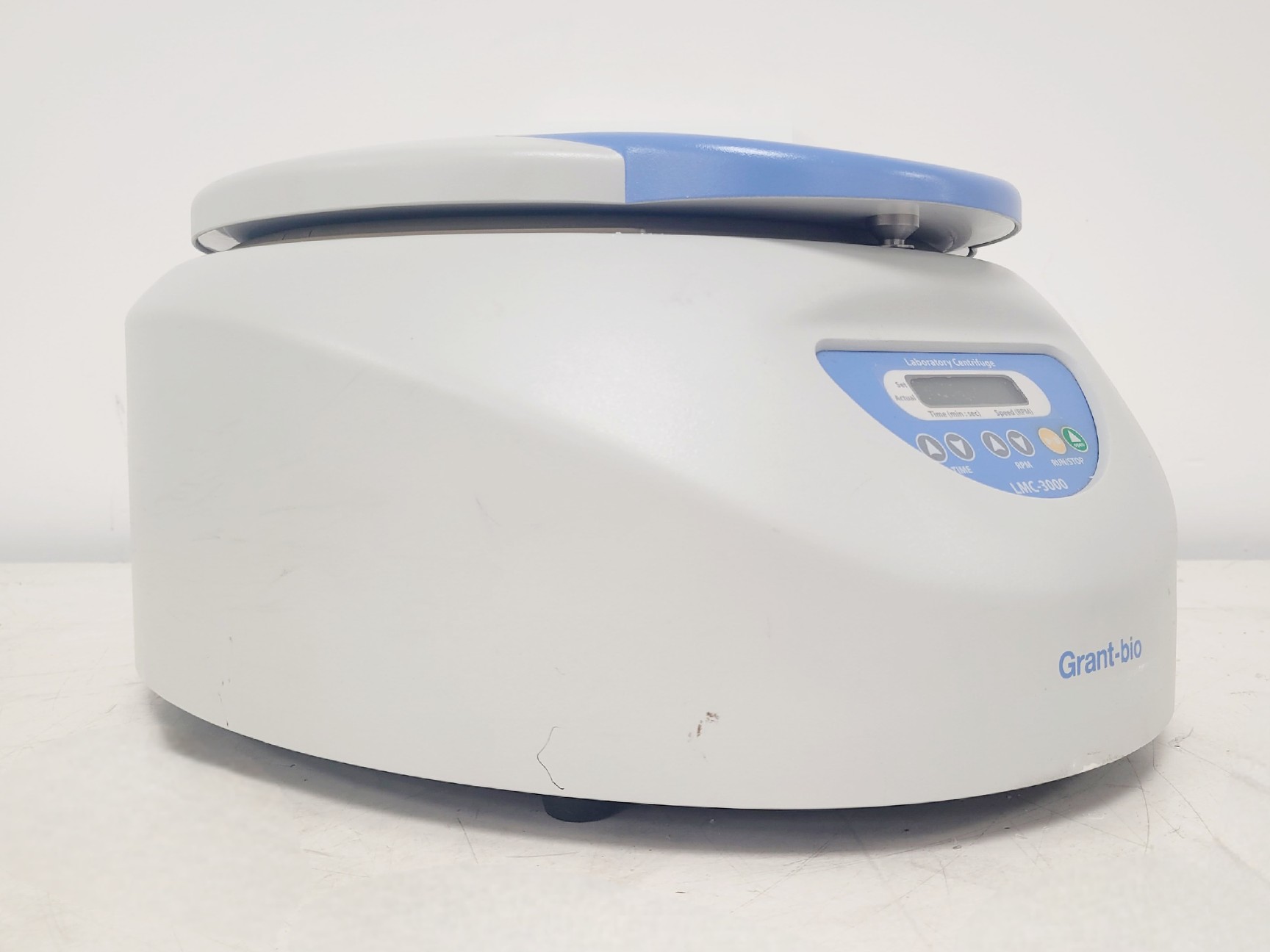 Image of Grant-bio Laboratory Centrifuge Model LMC-3000 w/ R2 Rotor 2000rpm Max
