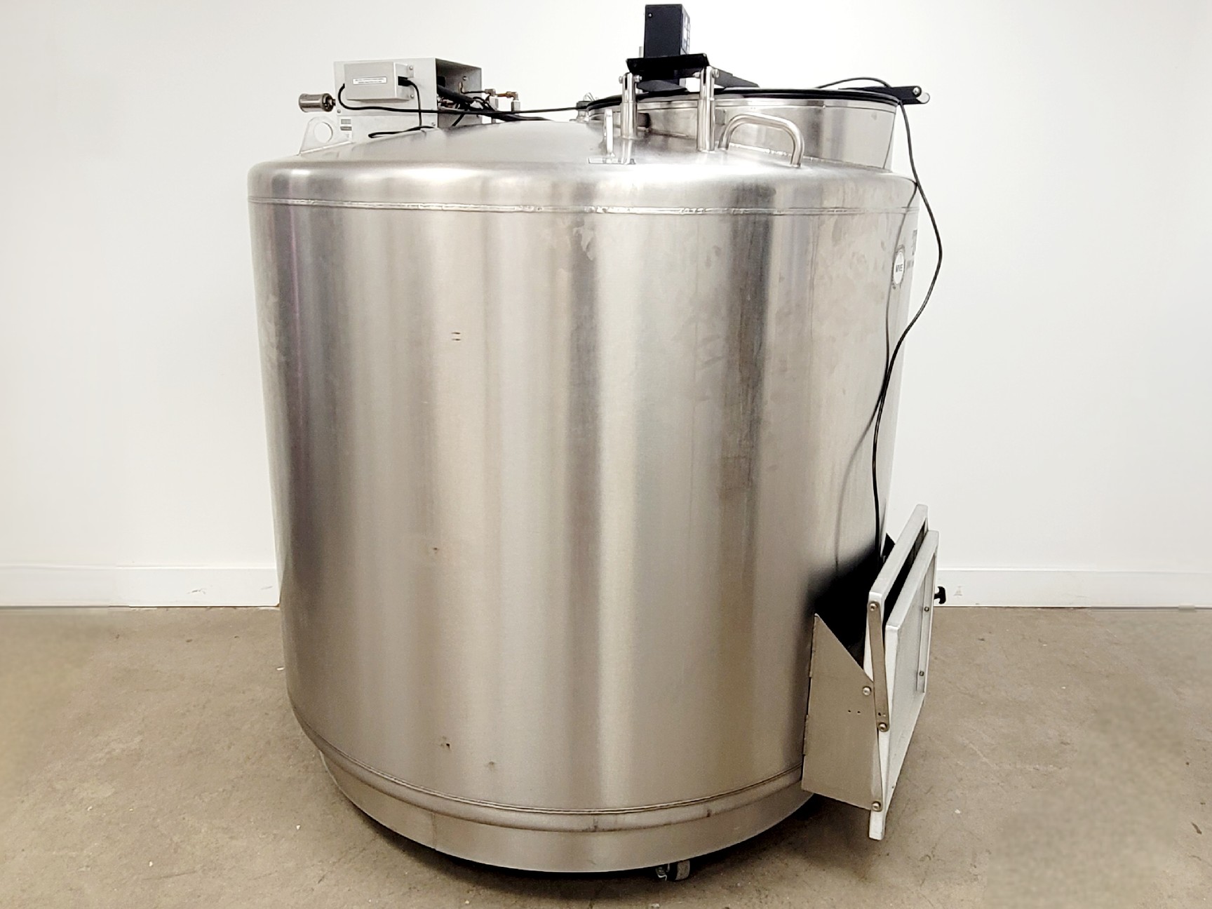 Image of MVE 1894R-190AF-GB LN2 Liquid Nitrogen Cryogenic Freezer