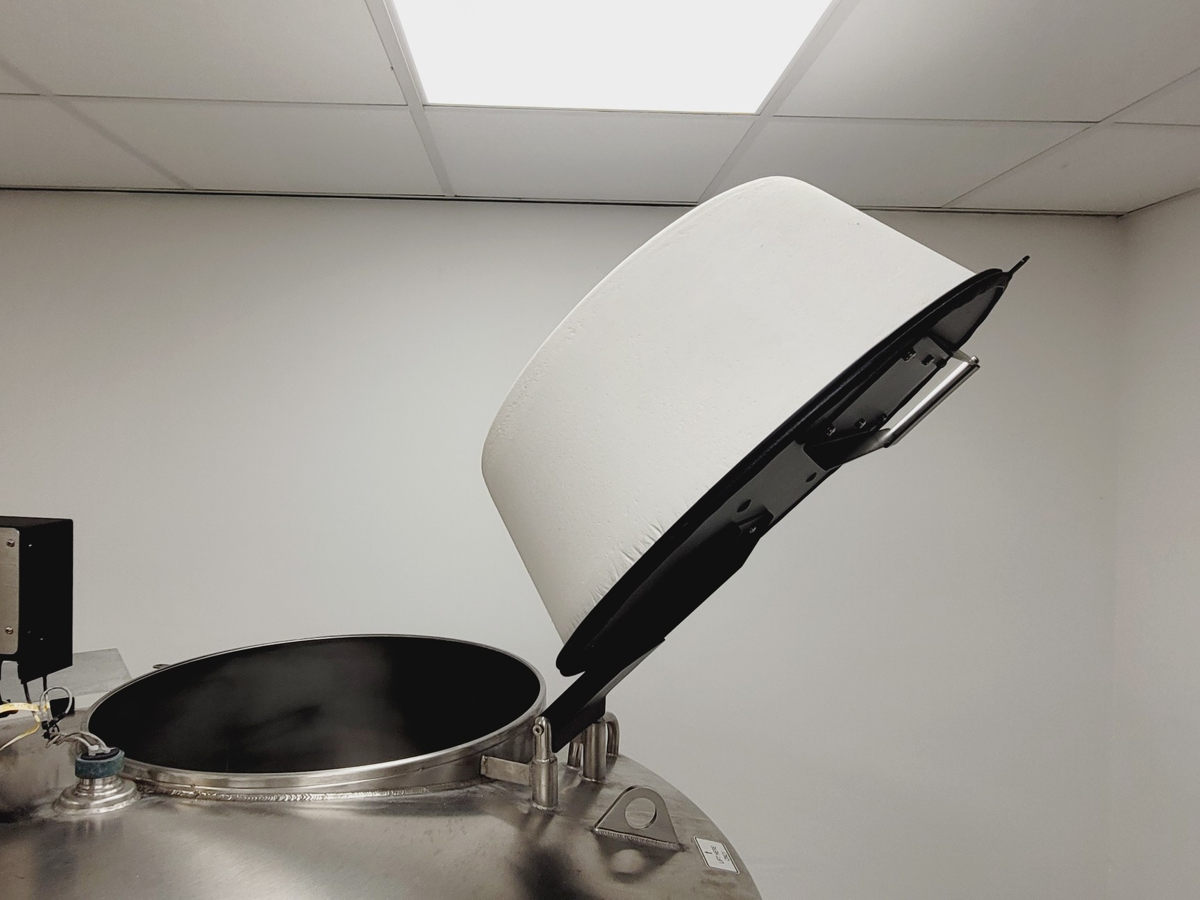 Image of MVE 1894R-190AF-GB LN2 Liquid Nitrogen Cryogenic Freezer