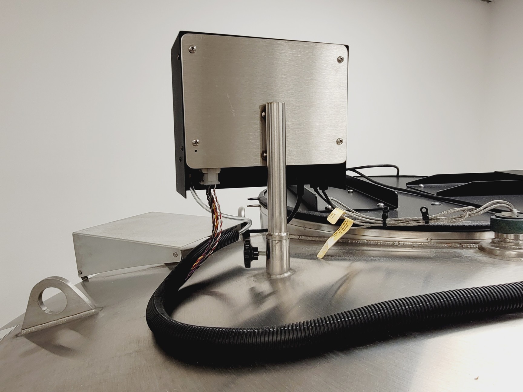 Image of MVE 1894R-190AF-GB LN2 Liquid Nitrogen Cryogenic Freezer