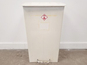 Thumbnail image of 7 x Laboratory Clinical Waste Pedal Bins Yellow/White