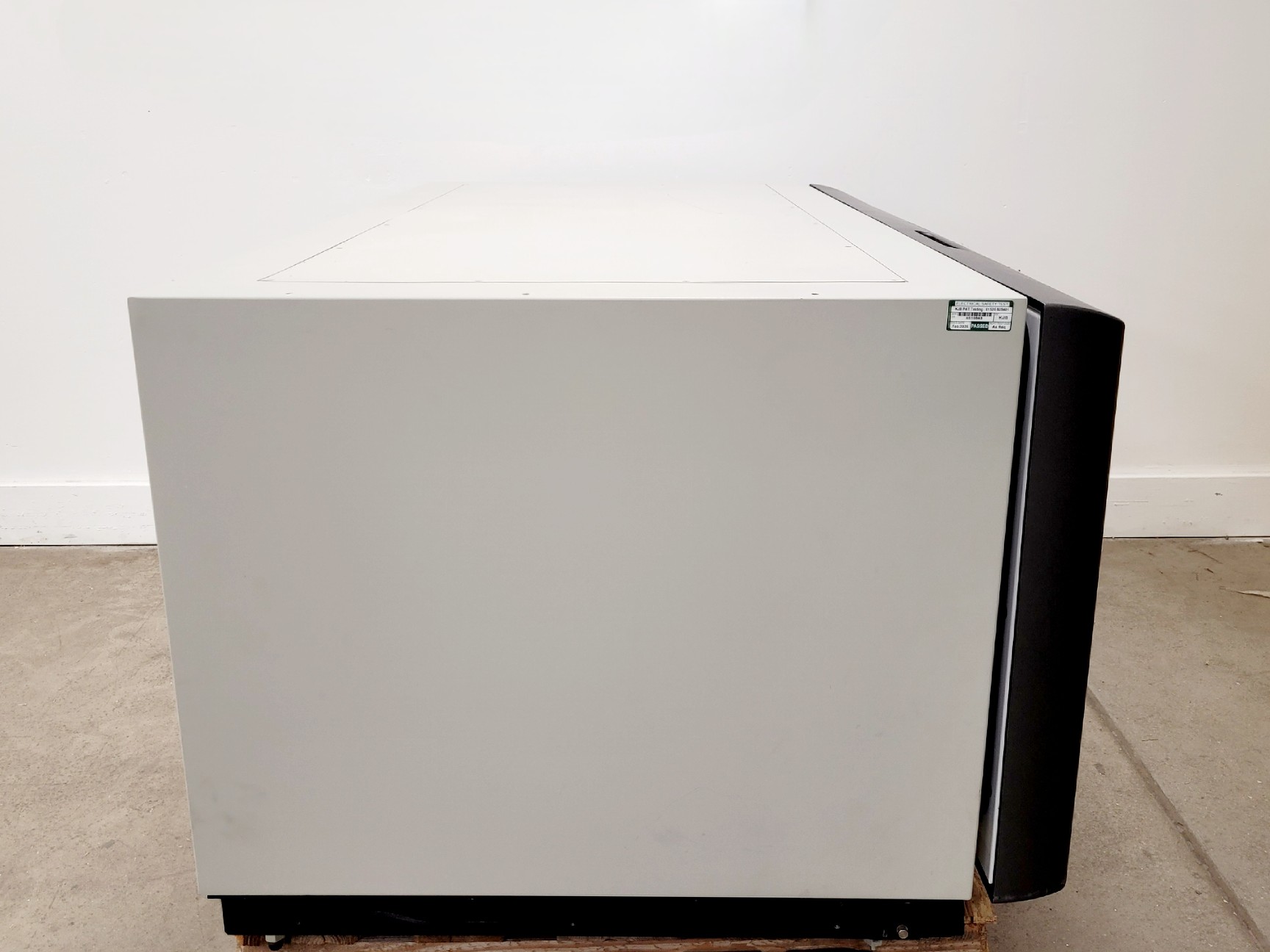 Image of New Brunswick Innova 44 Shaking Bacterial Incubator Lab