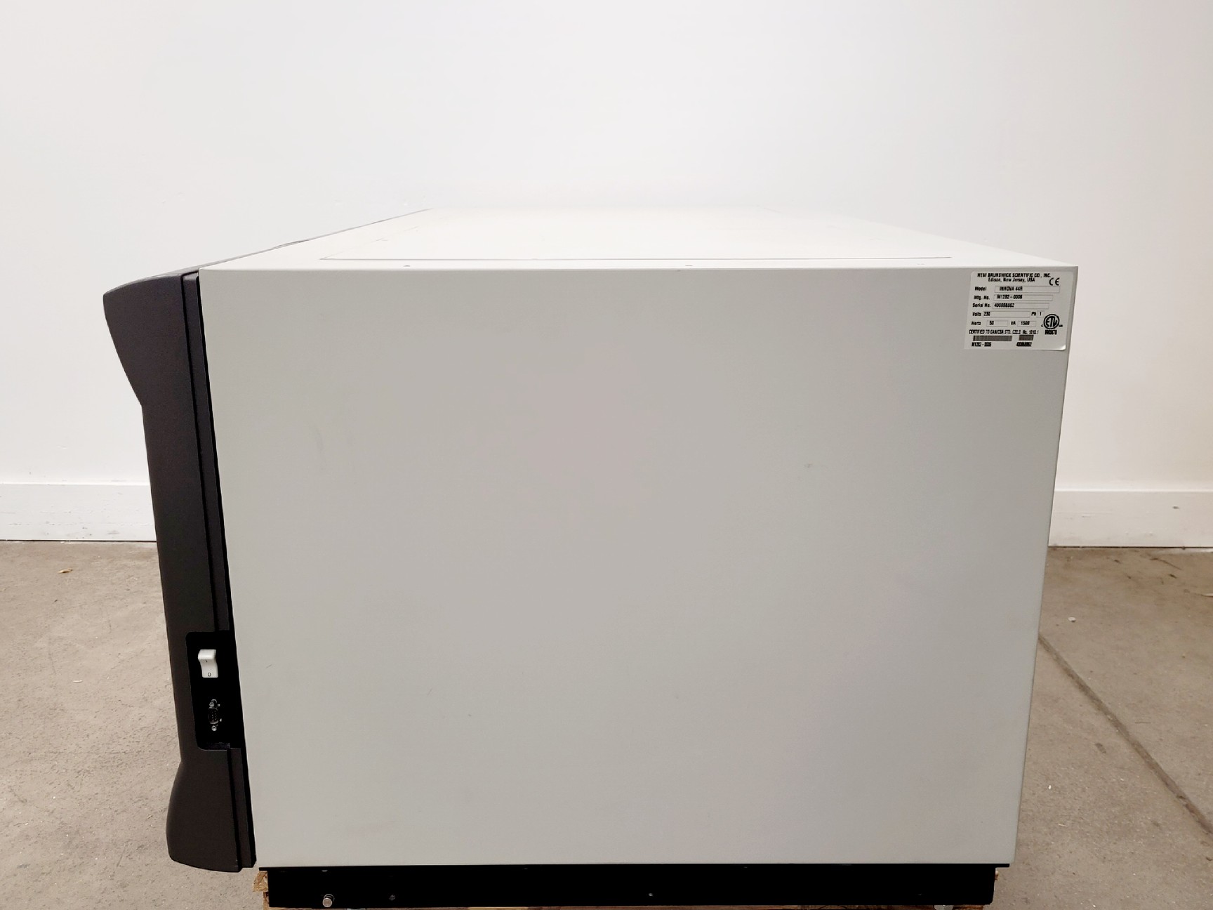 Image of New Brunswick Innova 44 Shaking Bacterial Incubator Lab