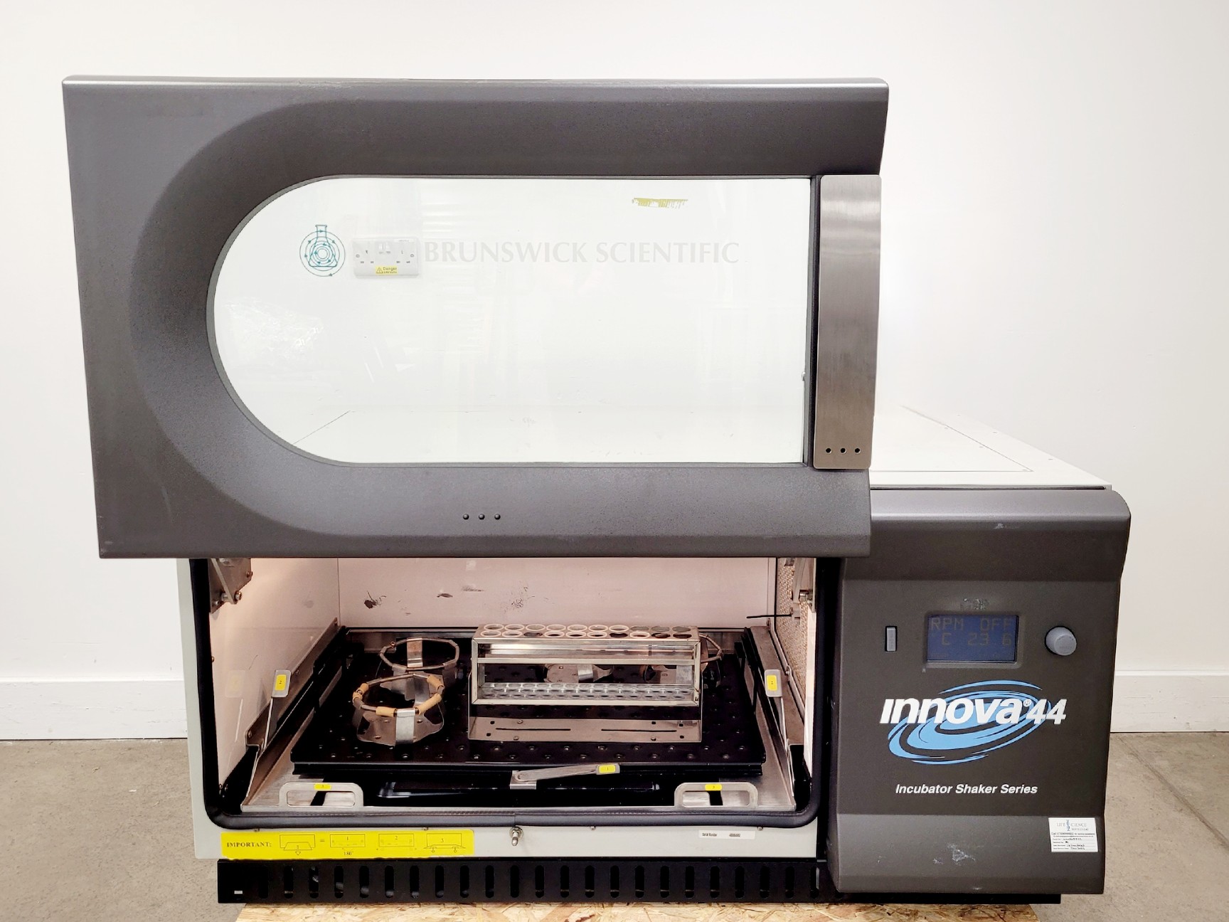 Image of New Brunswick Innova 44 Shaking Bacterial Incubator Lab