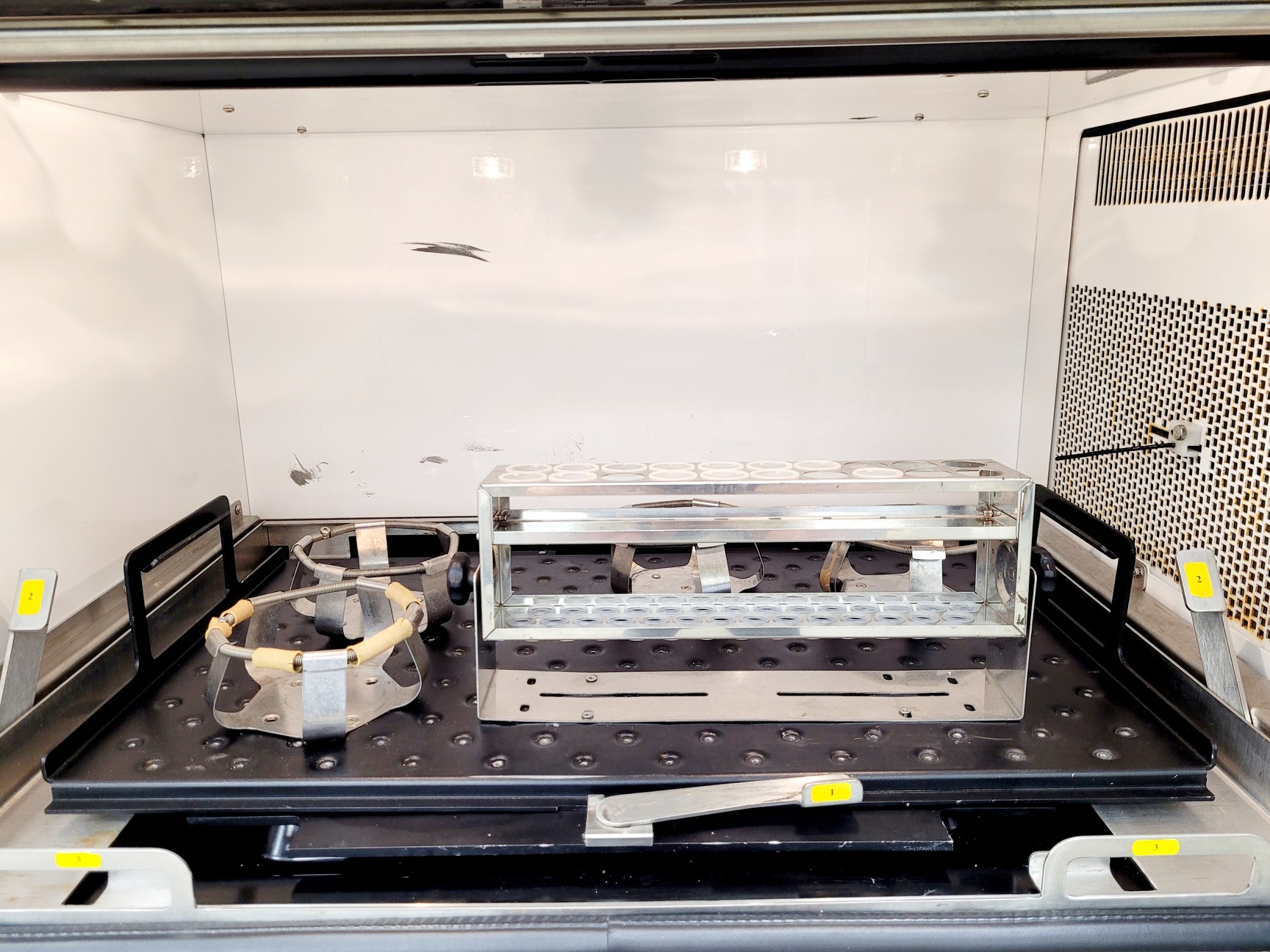 Image of New Brunswick Innova 44 Shaking Bacterial Incubator Lab