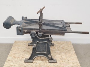 Image of HW&Co London 'Lion' Antique Metal Press