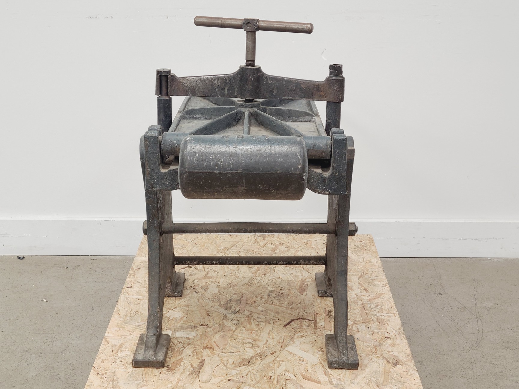 Image of HW&Co London 'Lion' Antique Metal Press