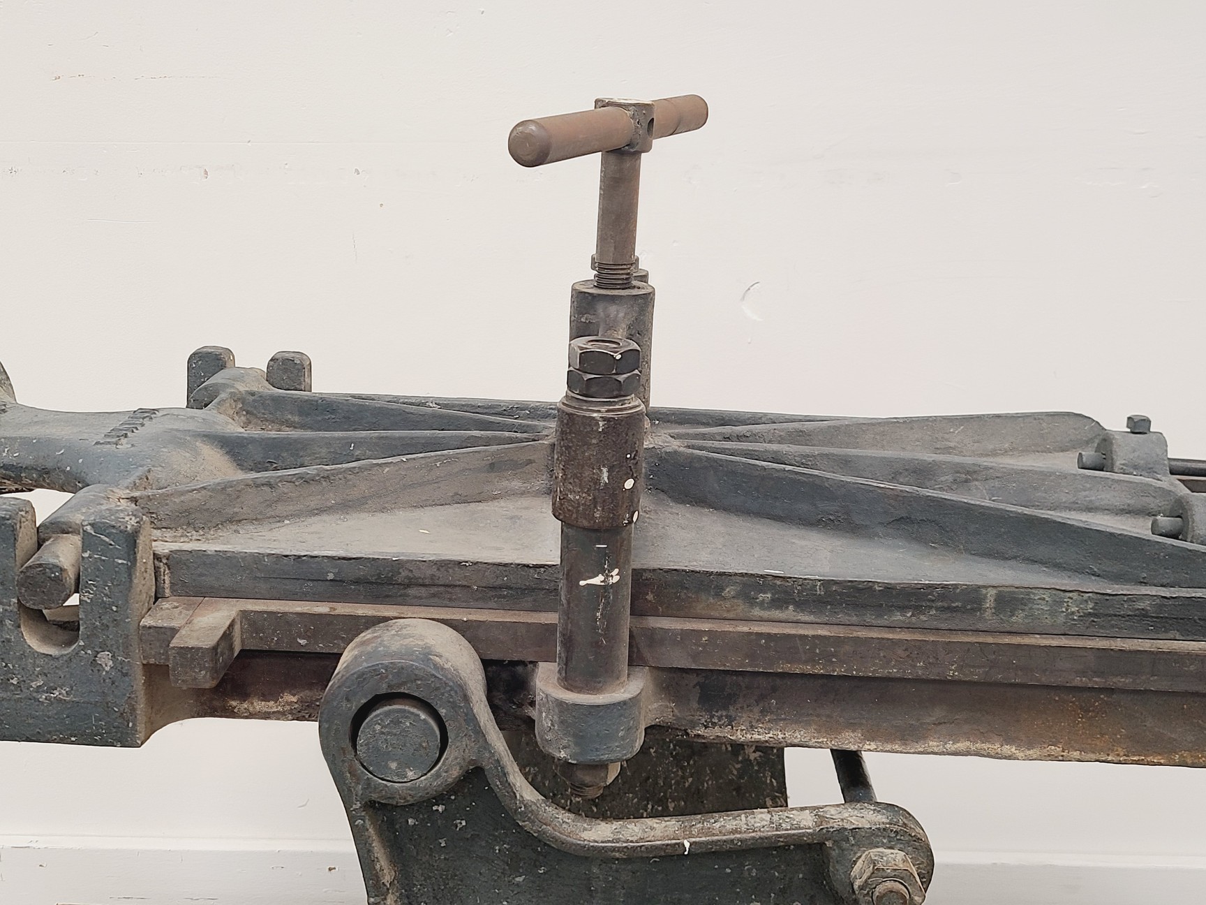 Image of HW&Co London 'Lion' Antique Metal Press