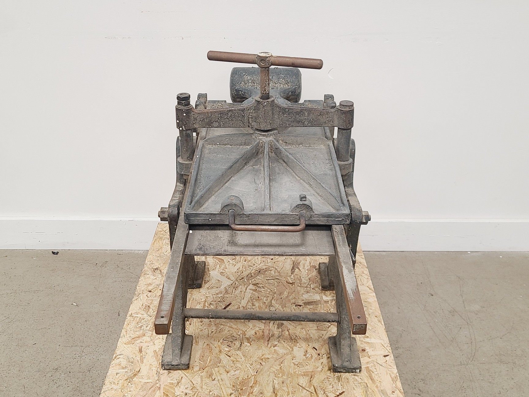 Image of HW&Co London 'Lion' Antique Metal Press