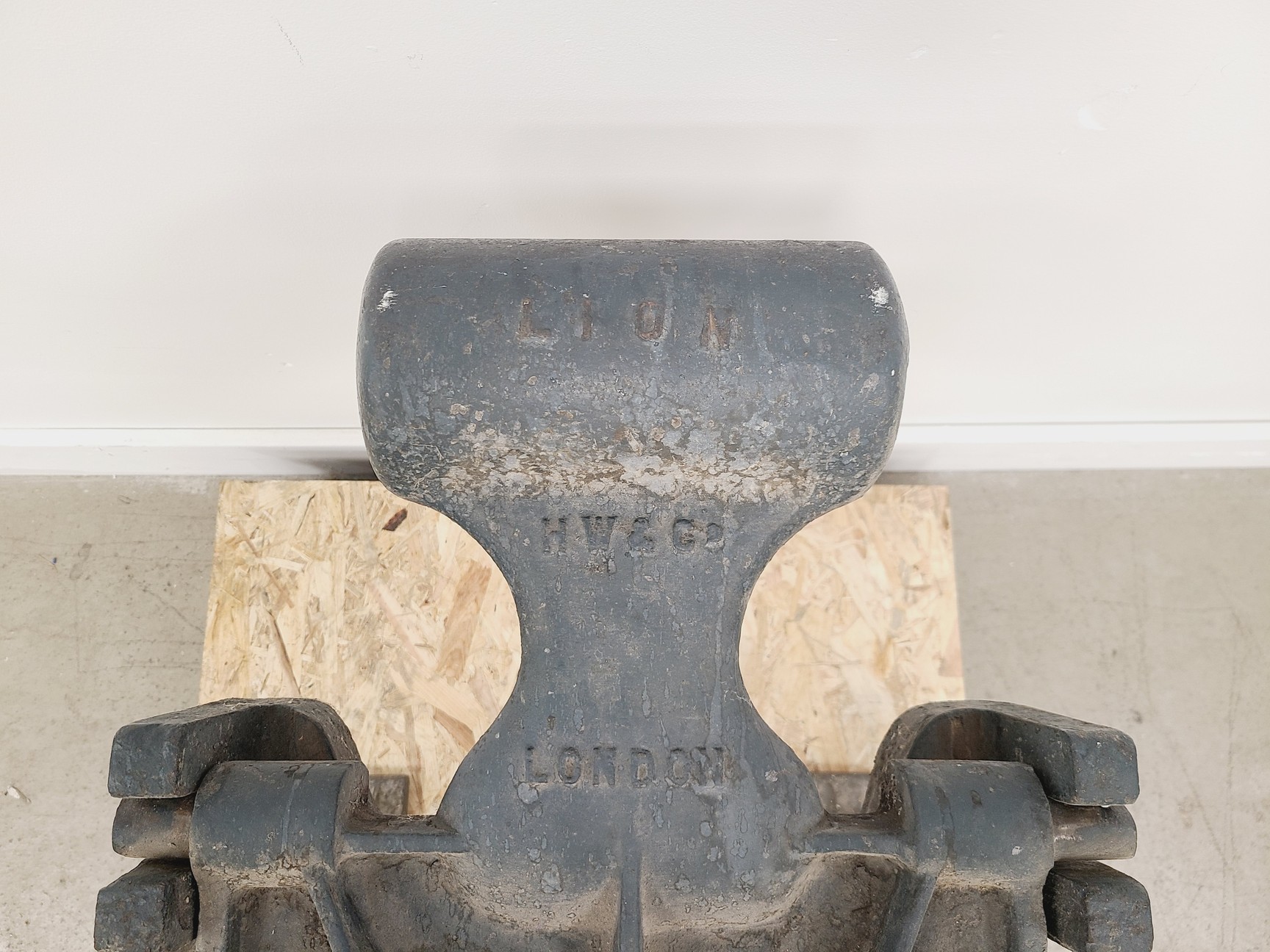 Image of HW&Co London 'Lion' Antique Metal Press