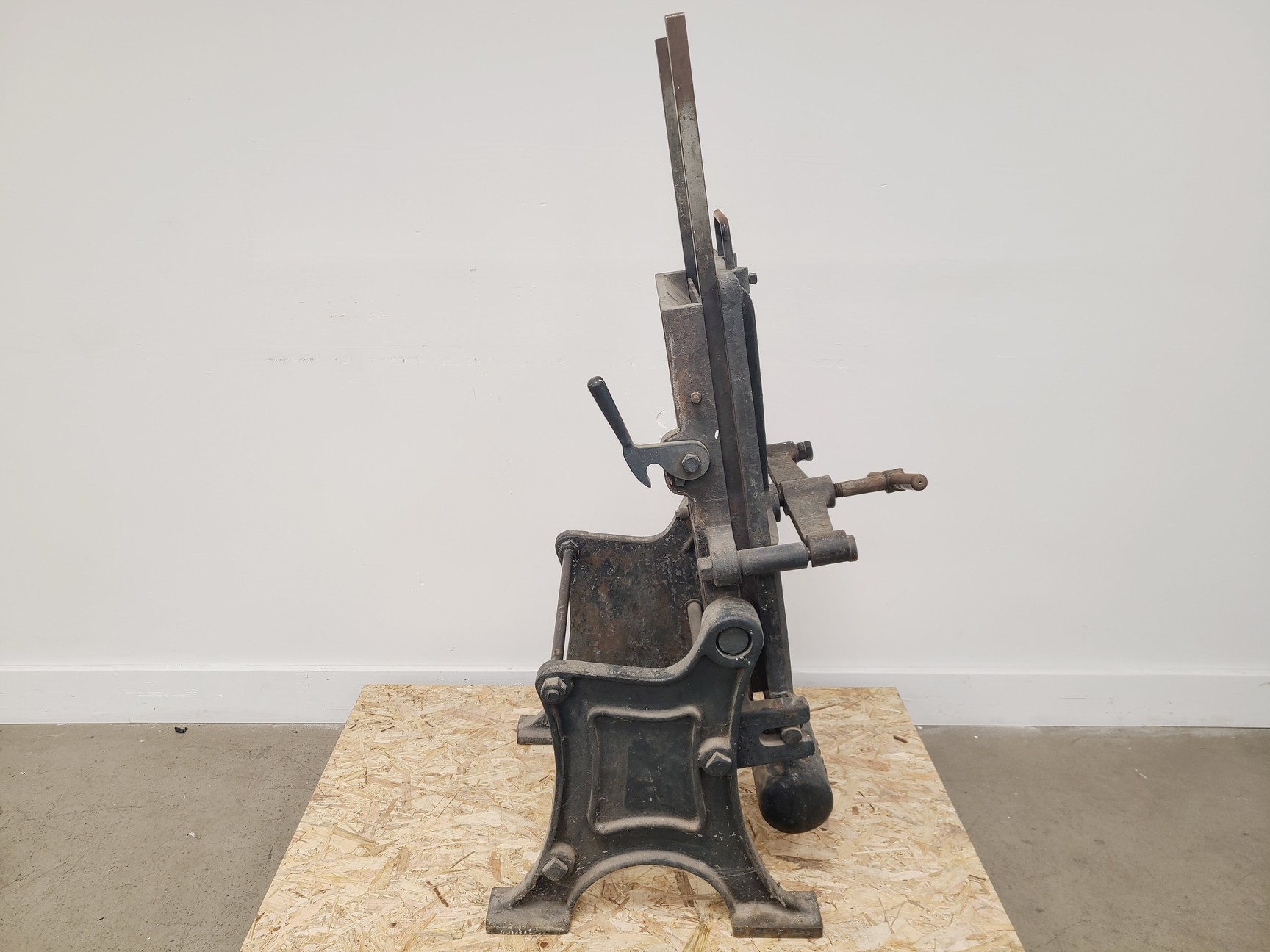 Image of HW&Co London 'Lion' Antique Metal Press
