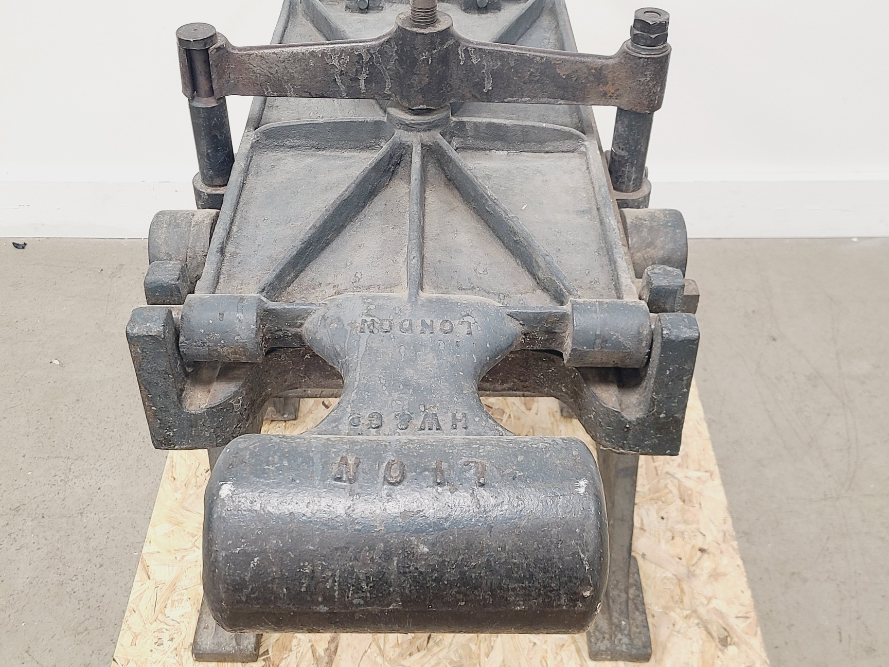 Image of HW&Co London 'Lion' Antique Metal Press