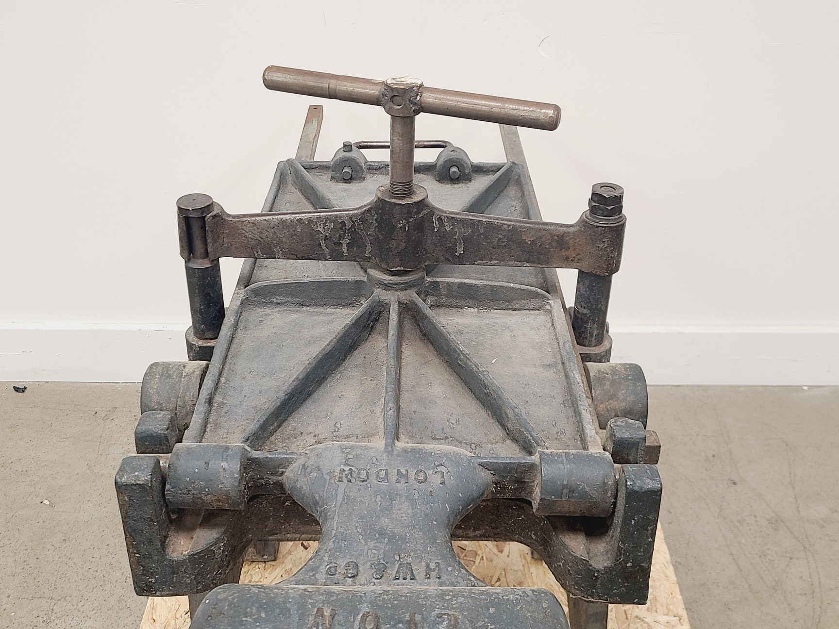 Image of HW&Co London 'Lion' Antique Metal Press