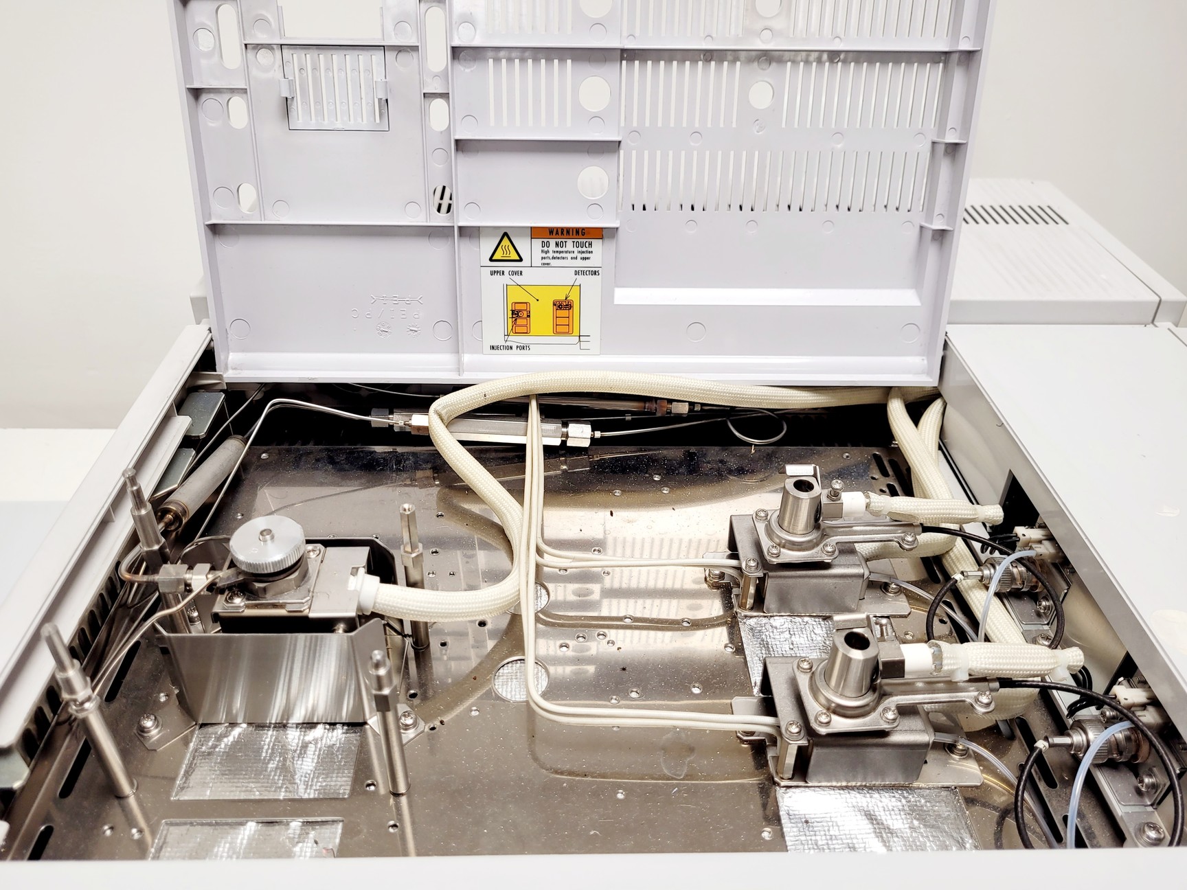 Image of Shimadzu GC-2010 Plus System with AOC-20s Auto Sampler and AOC-20i Auto Injector