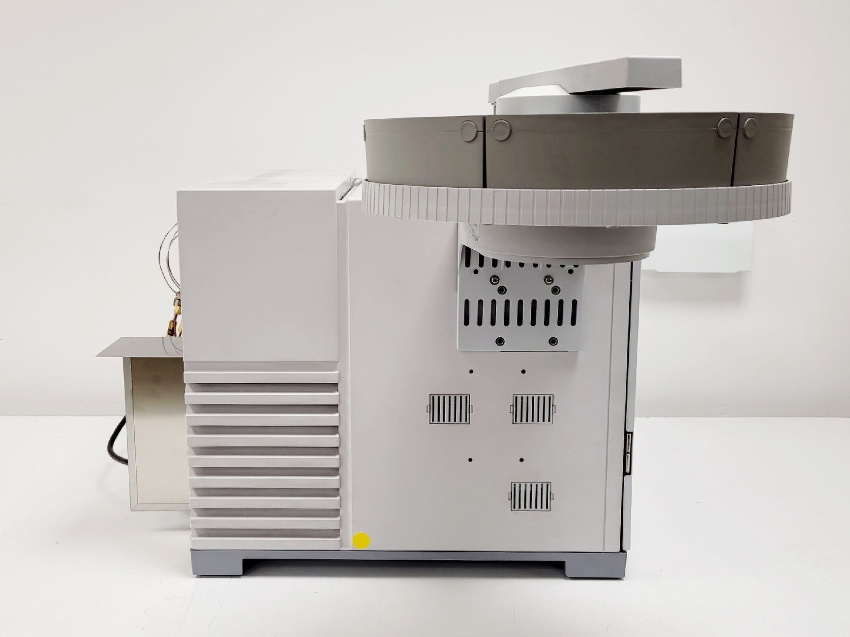 Image of Shimadzu GC-2010 Plus System with AOC-20s Auto Sampler and AOC-20i Auto Injector