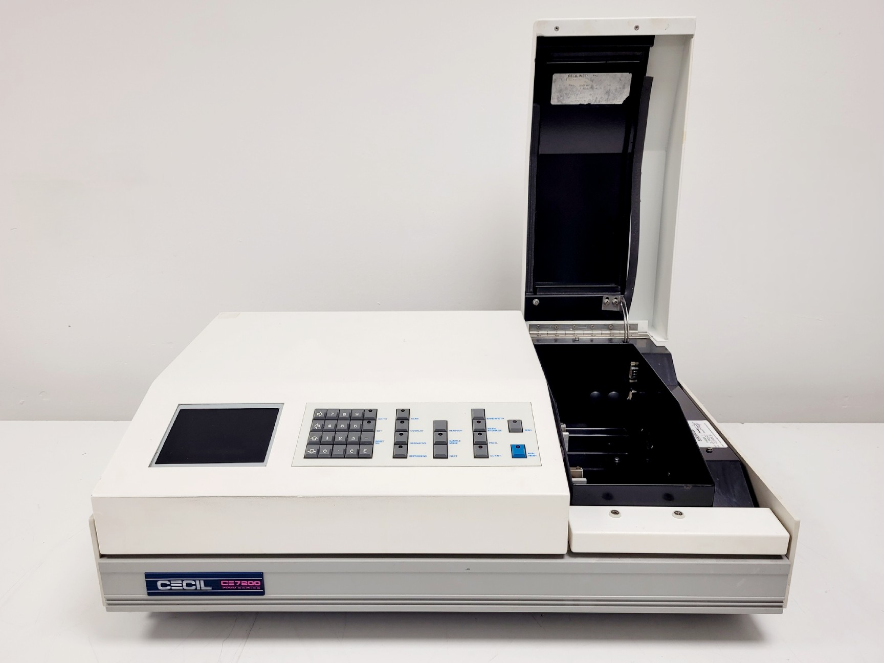 Image of Cecil Aquarius CE 7200 UV/VIS Spectrophotometer Lab
