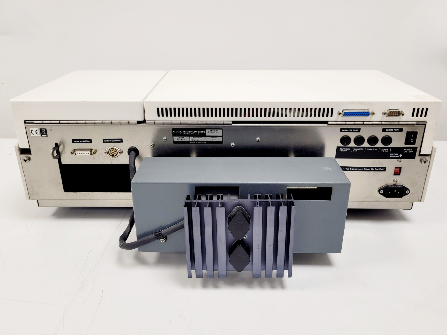 Image of Cecil Aquarius CE 7200 UV/VIS Spectrophotometer Lab
