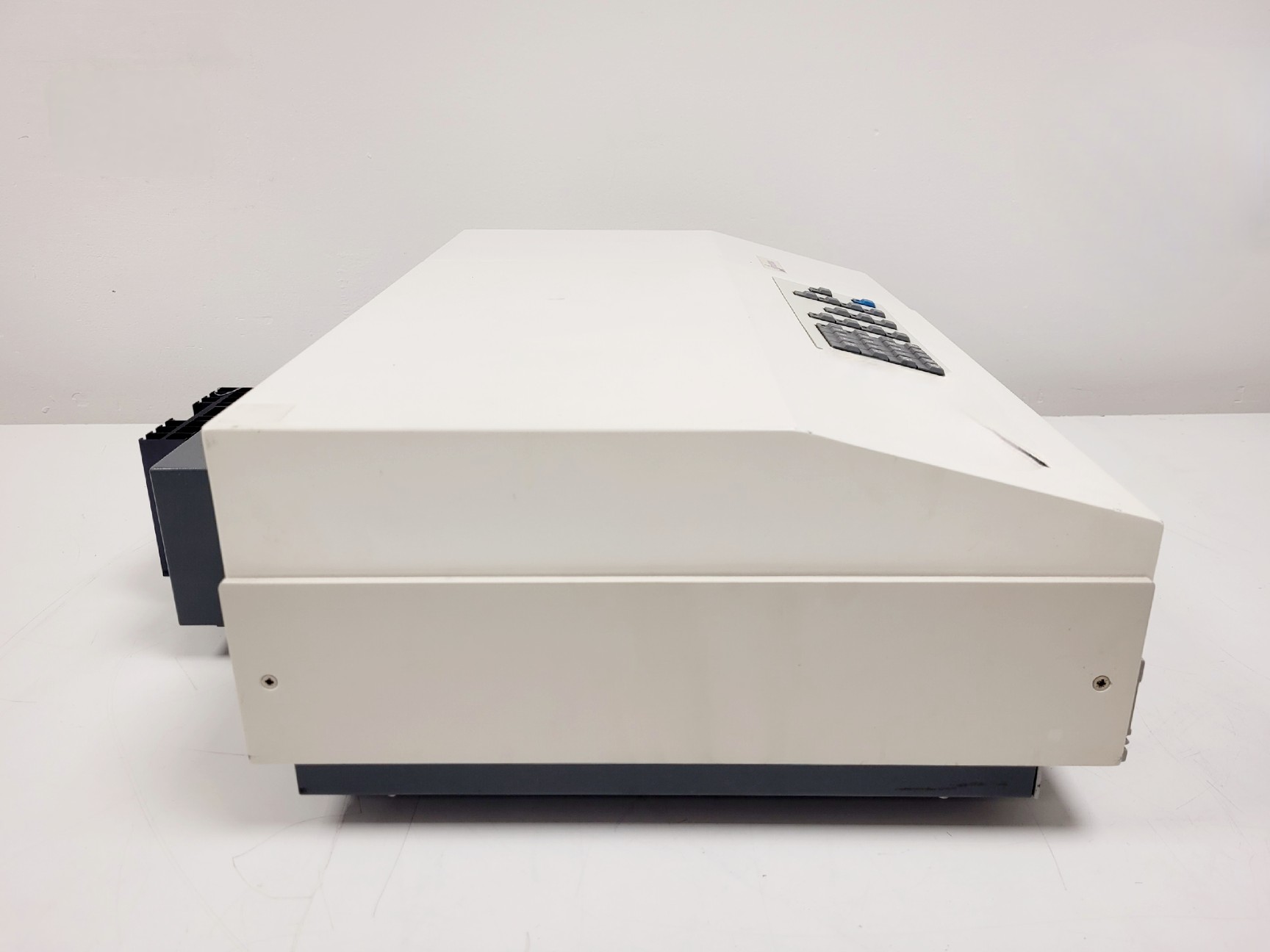 Image of Cecil Aquarius CE 7200 UV/VIS Spectrophotometer Lab