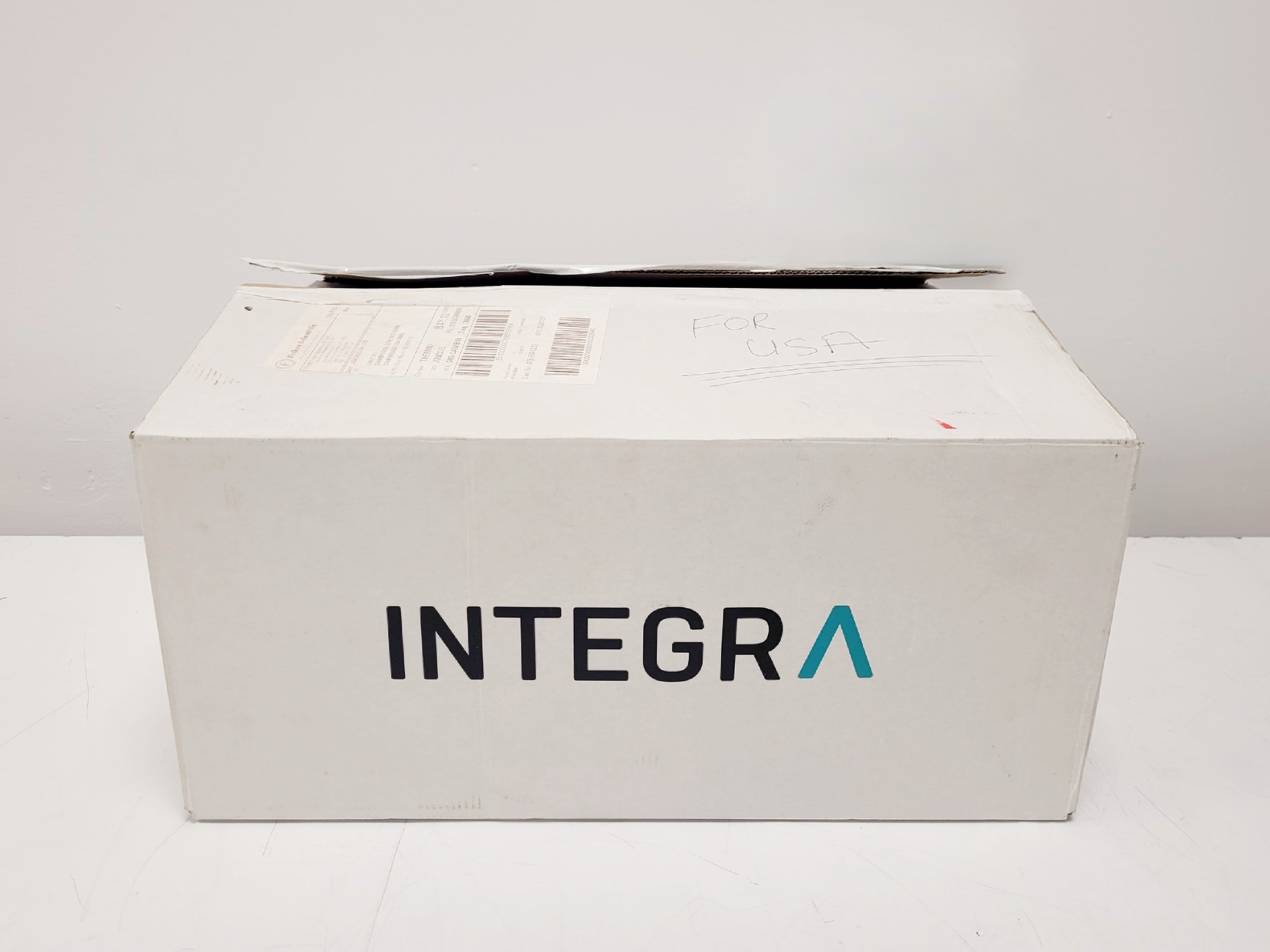 Image of INTEGRA Vacusafe with Integrated Vacuum Pump Part No. 158310 in Box
