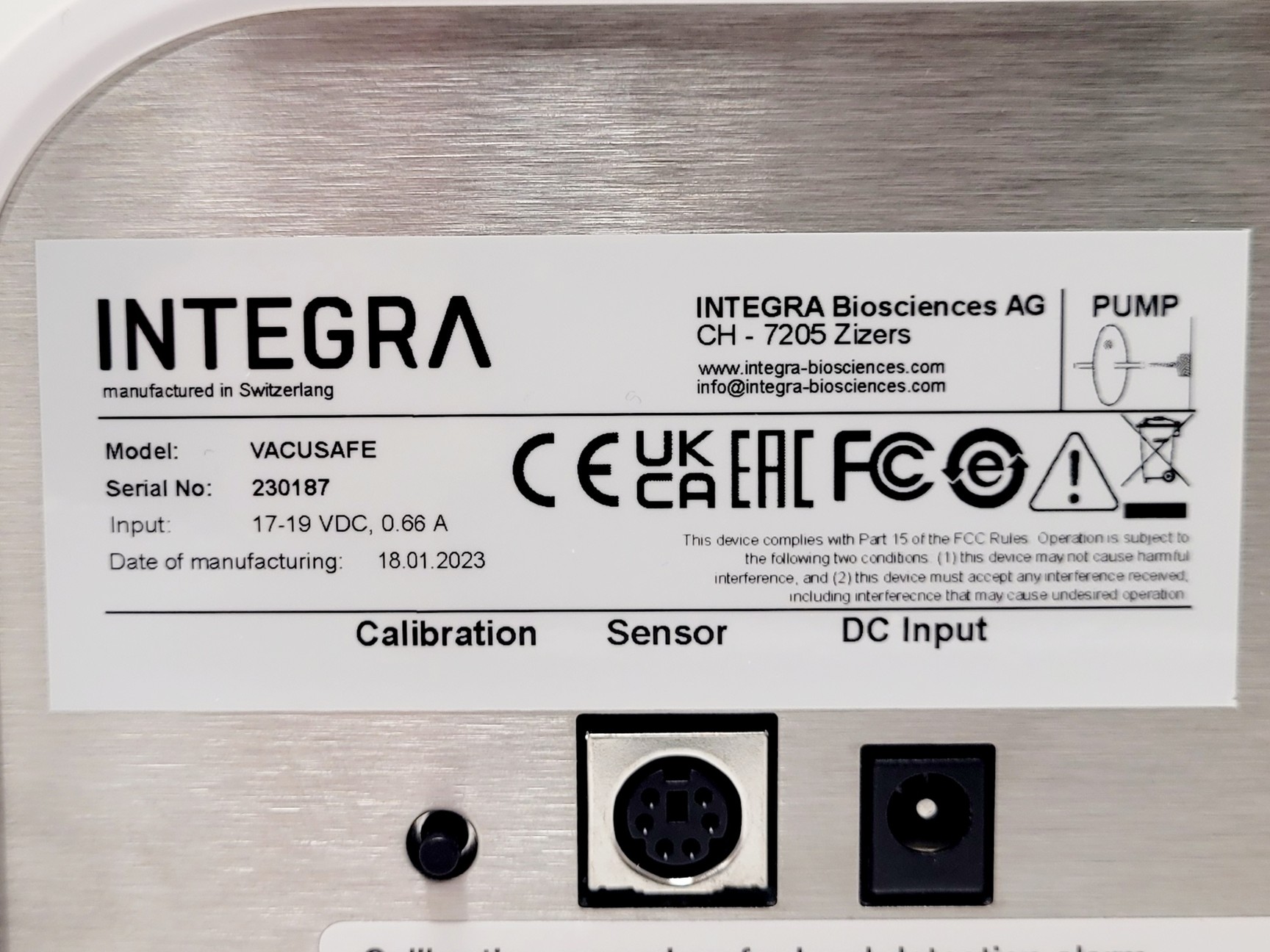 Image of INTEGRA Vacusafe with Integrated Vacuum Pump Part No. 158310 in Box