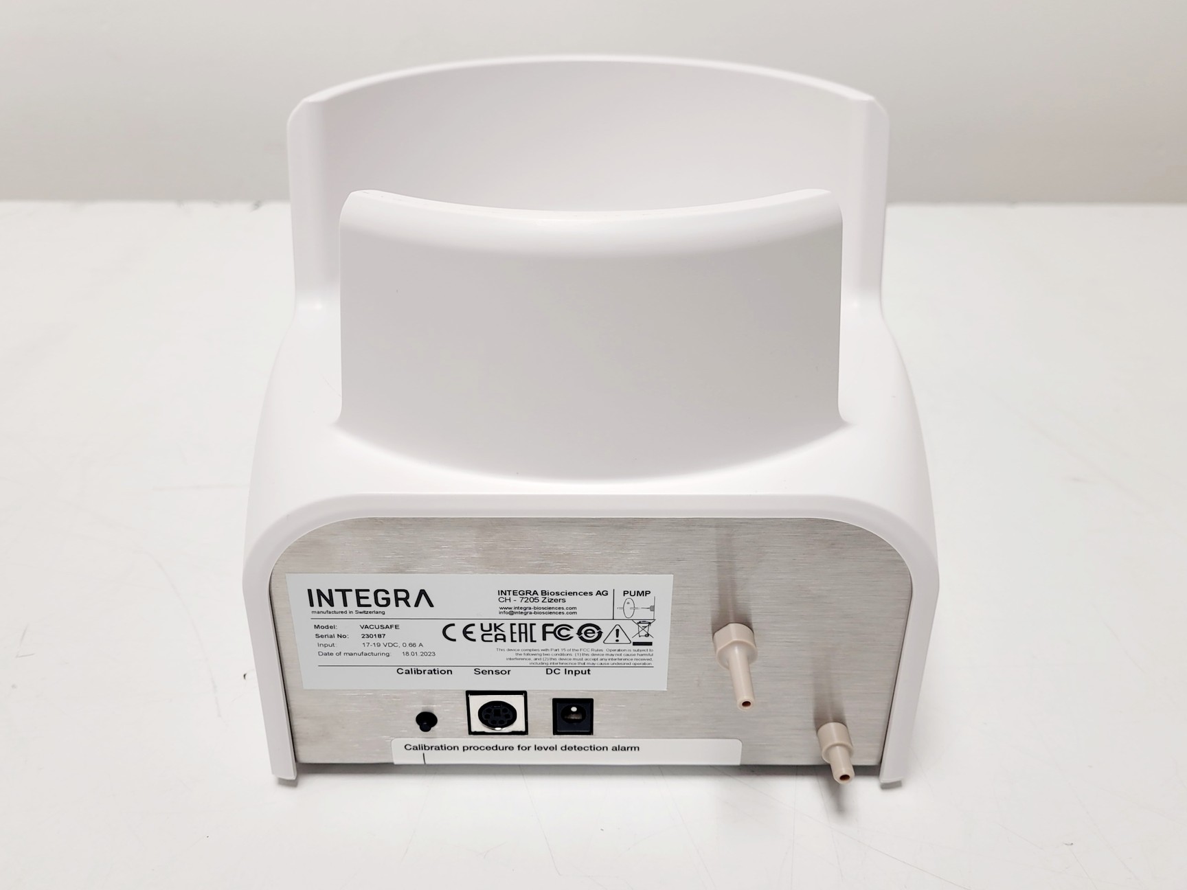 Image of INTEGRA Vacusafe with Integrated Vacuum Pump Part No. 158310 in Box