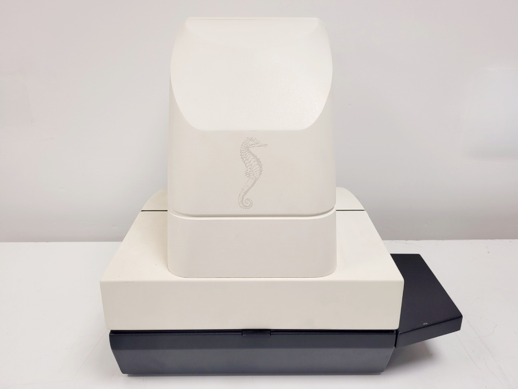 Image of Seahorse Bioscience XF24 Extracellular Flux Analyser W/ PC and Software