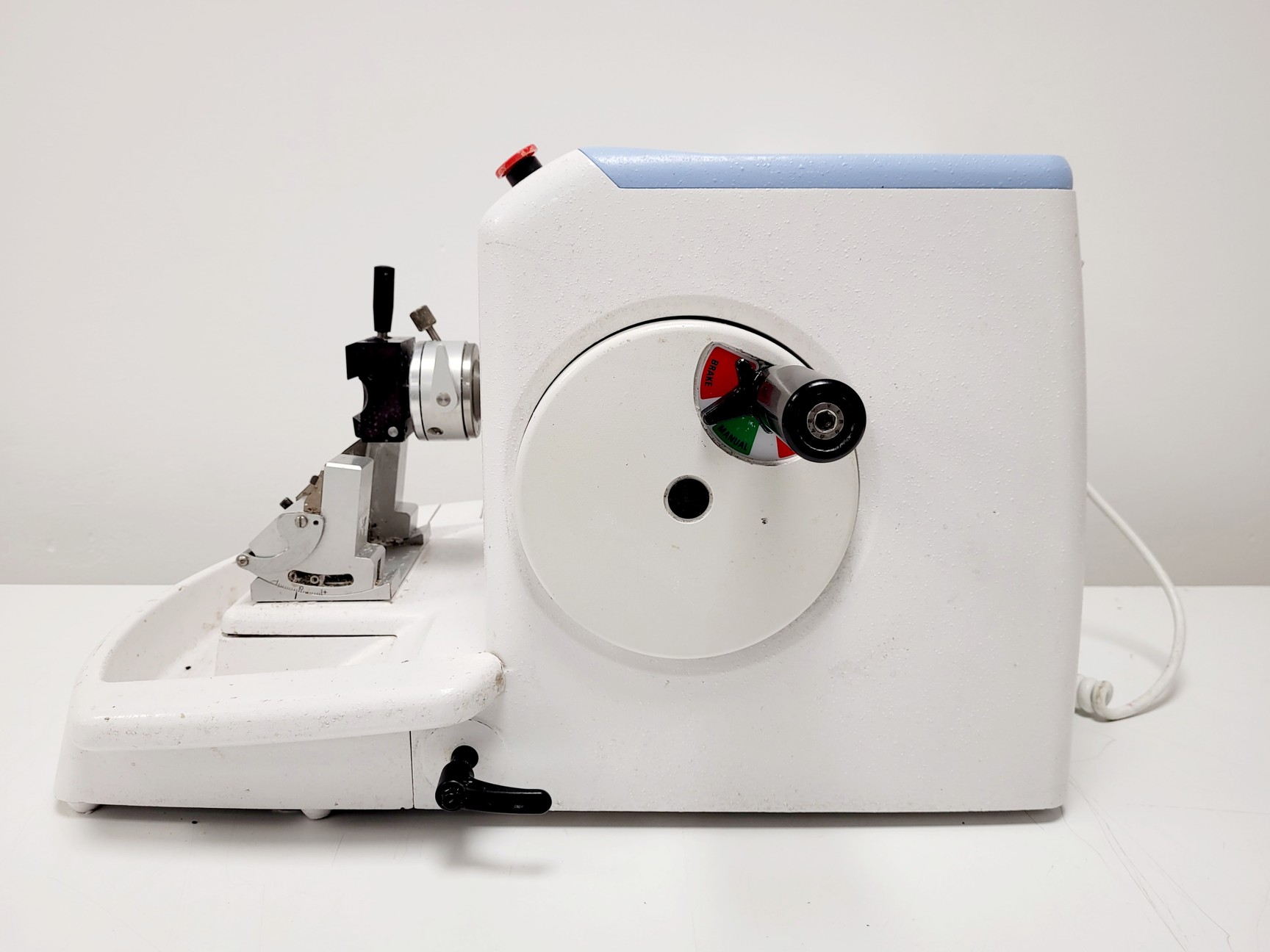 Image of Thermo Scientific Shandon Finesse E + Rotary Microtome with Cover