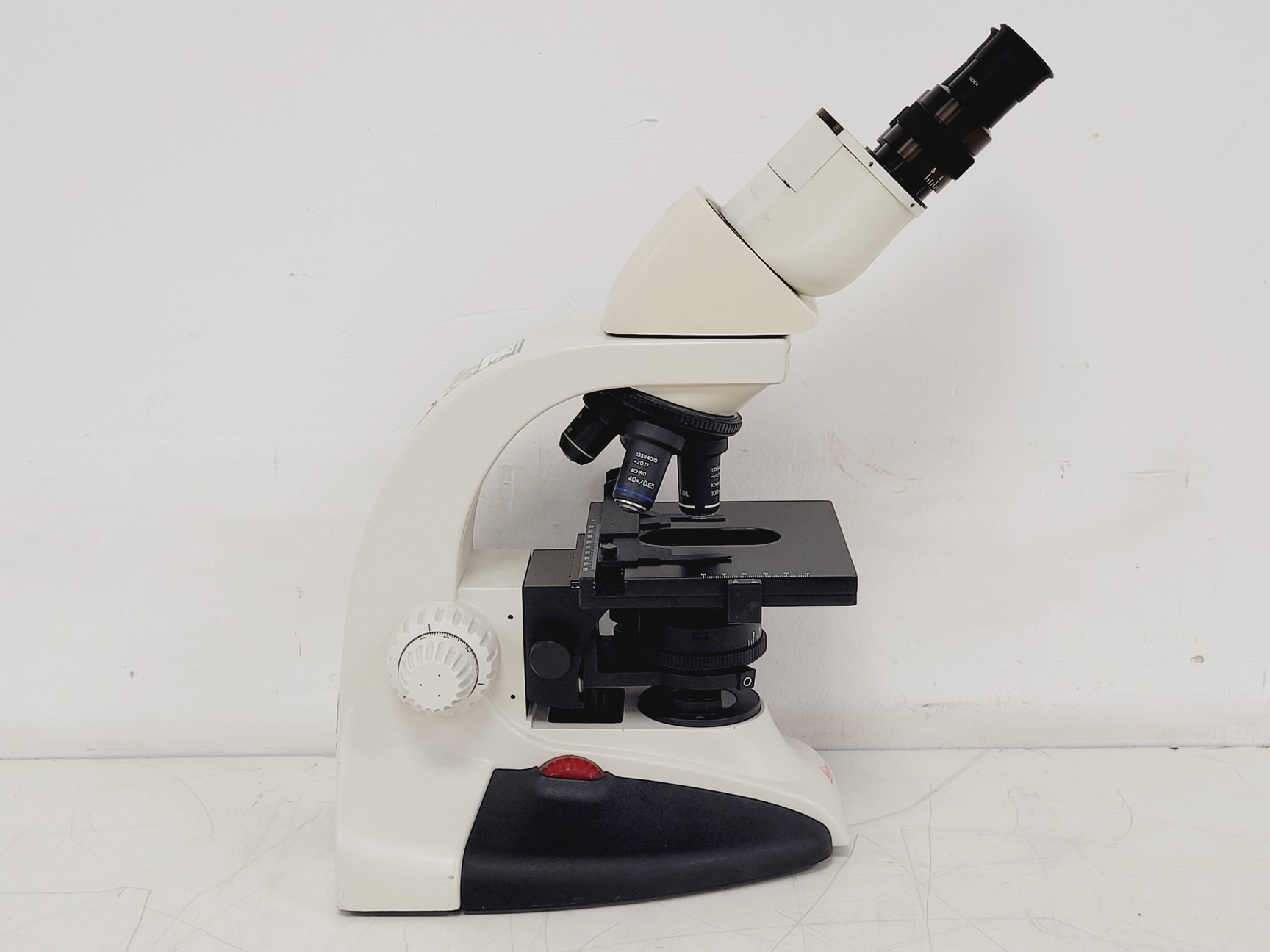 Image of Leica DME Compound Microscope W/ 4x/10x/40x/100x Objectives