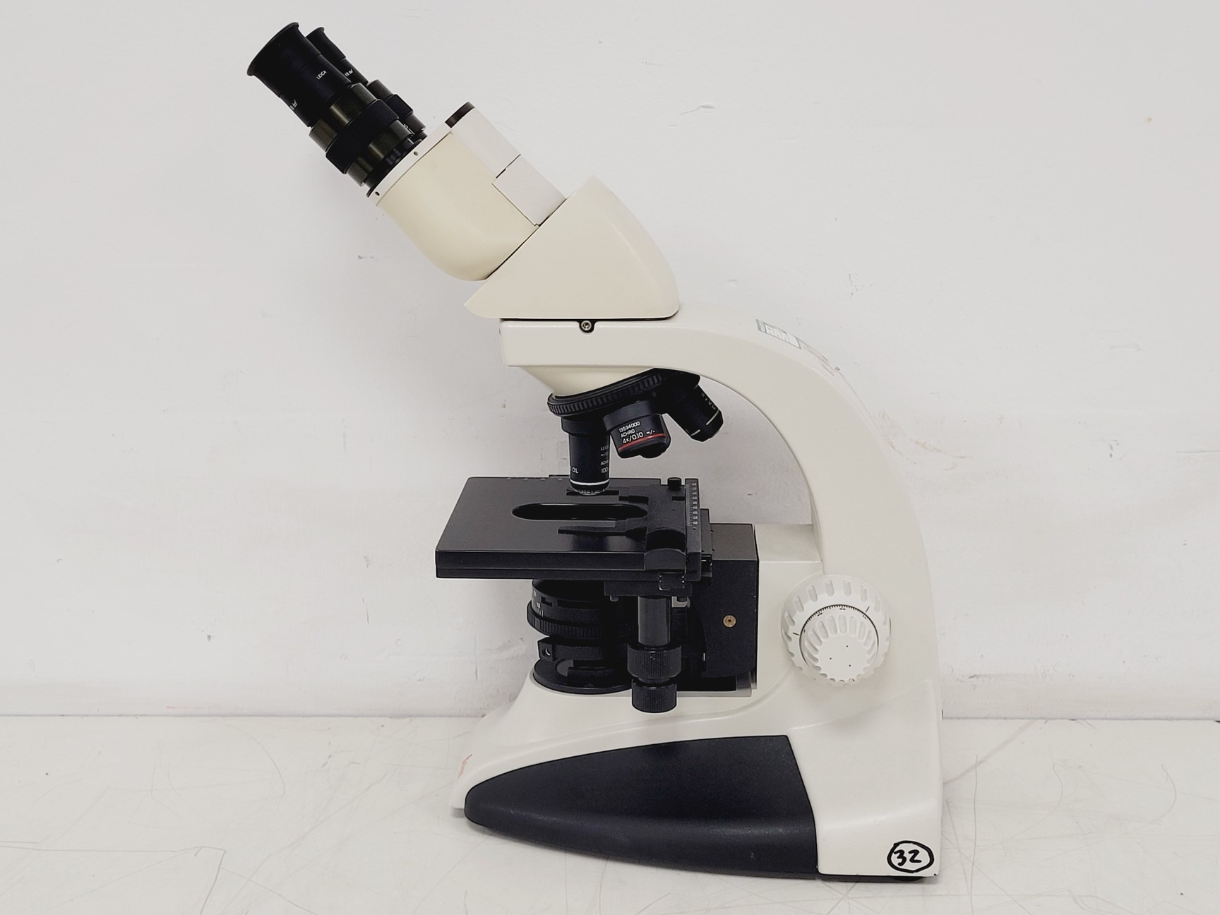 Image of Leica DME Compound Microscope W/ 4x/10x/40x/100x Objectives