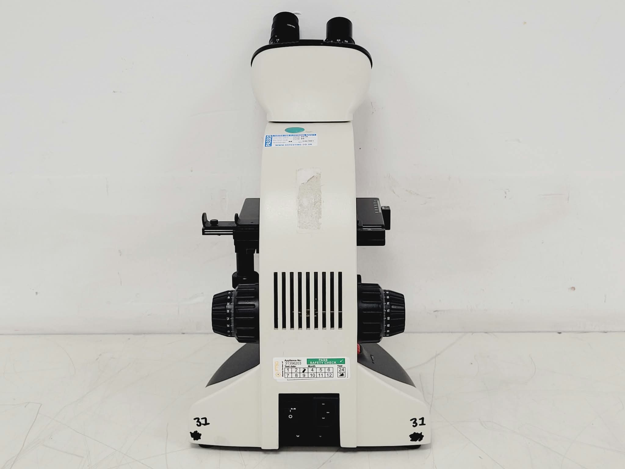 Image of Leica CME Compound Microscope W/ 4x/10x/40x/100x Objectives