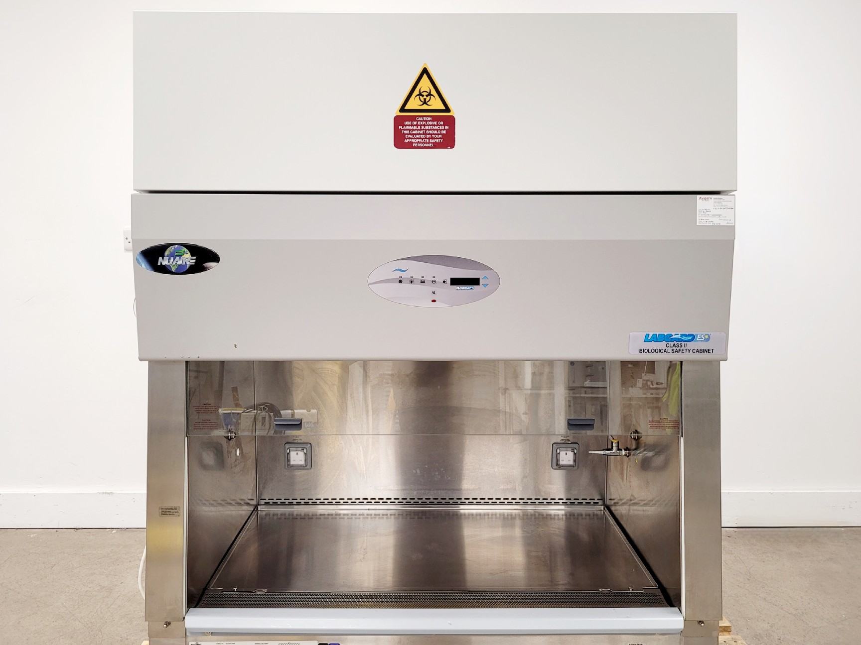 Image of Nuaire NU-S543-400E Labgard ES Class II Biological Safety Cabinet